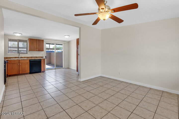 Property Photo: 2821 N Columbus Boulevard 11 AZ 85712