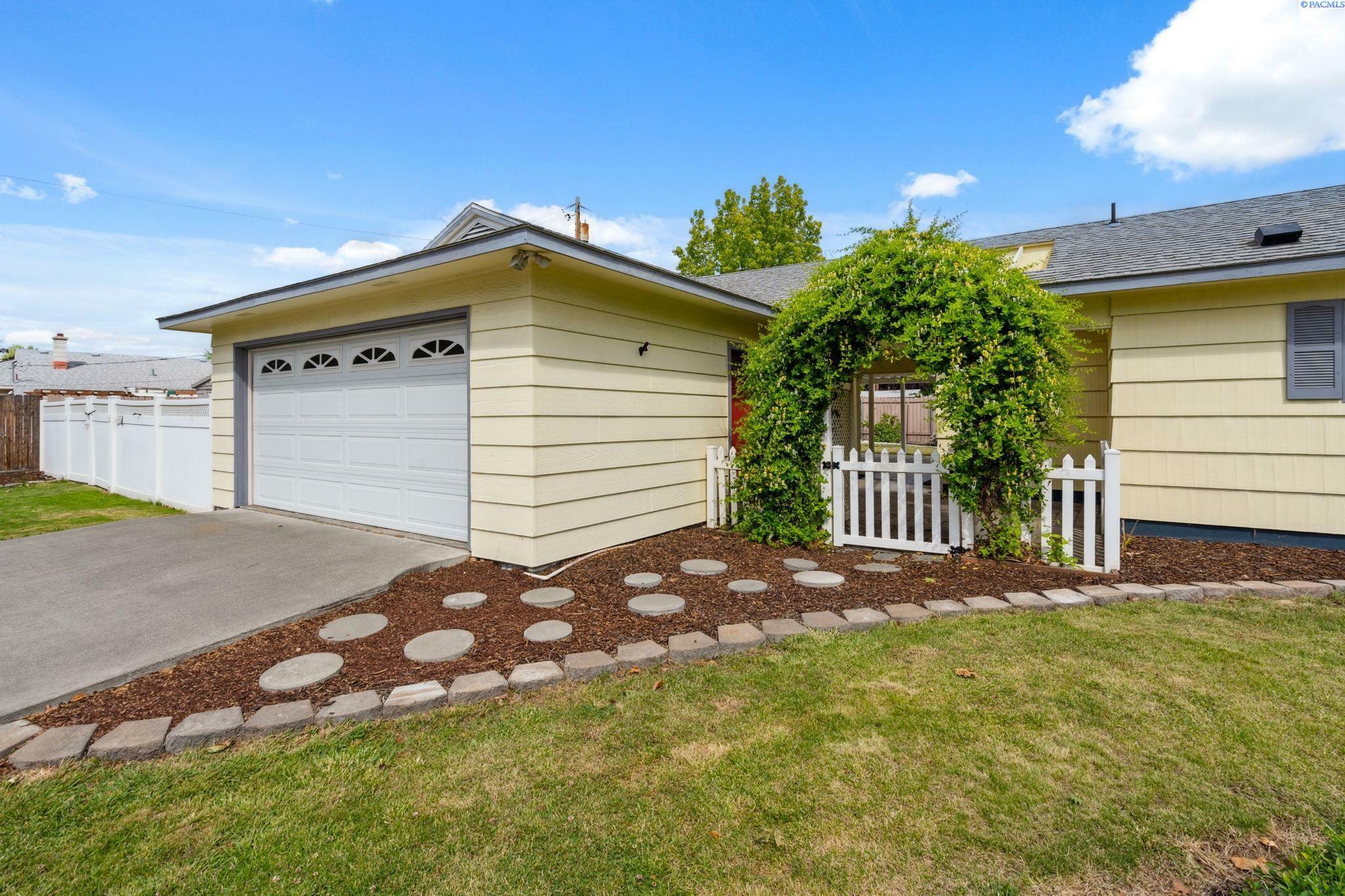 Property Photo: 2412 Tinkle St. WA 99354