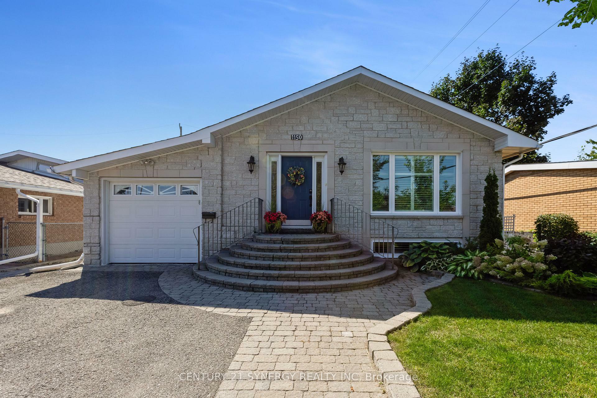 Property Photo: 1150 Dartmouth Avenue ON K1V 6J7