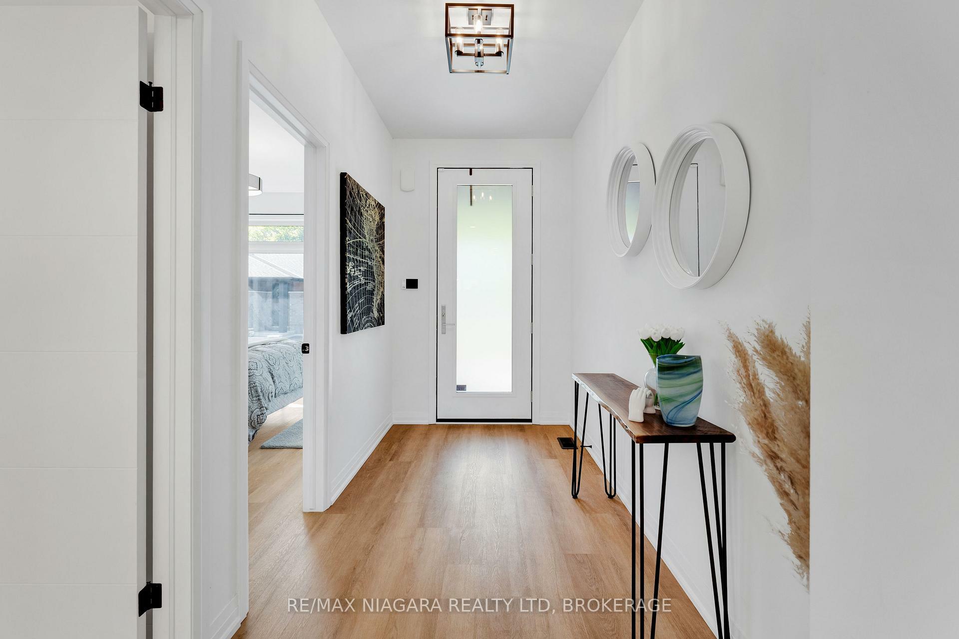 Property Photo: 300 Richmond Street 20 ON L2V 0L6