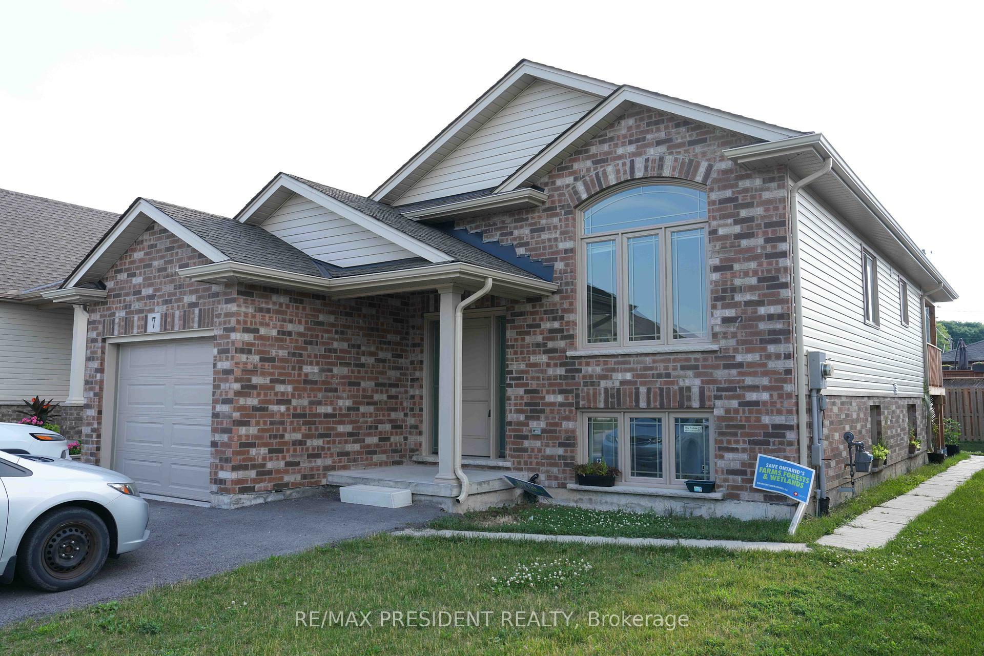 Property Photo:  7 Berkshire Drive  ON L2M 3Y3 