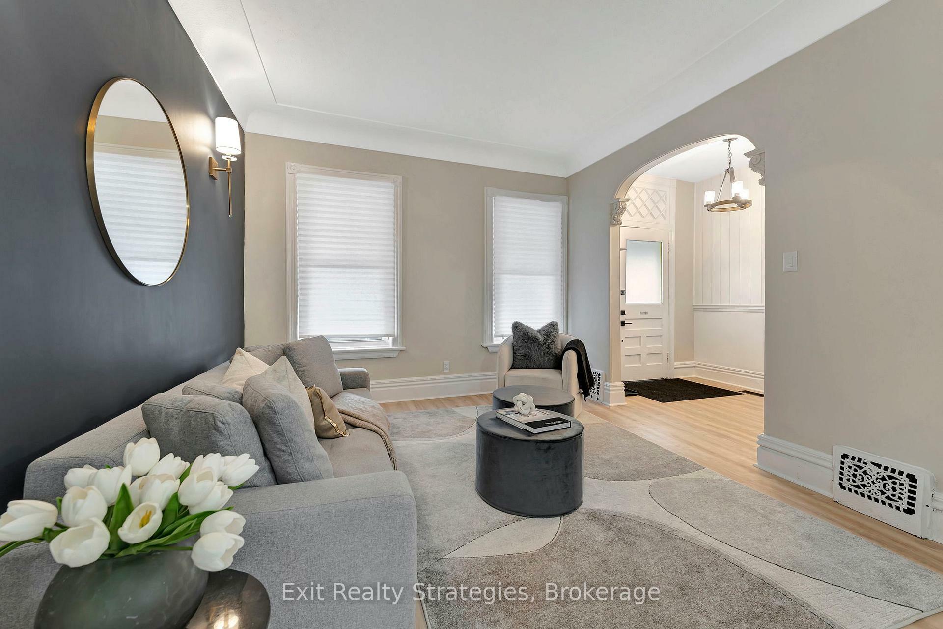 Property Photo: 142 Sanford Avenue N ON L8L 5Z5