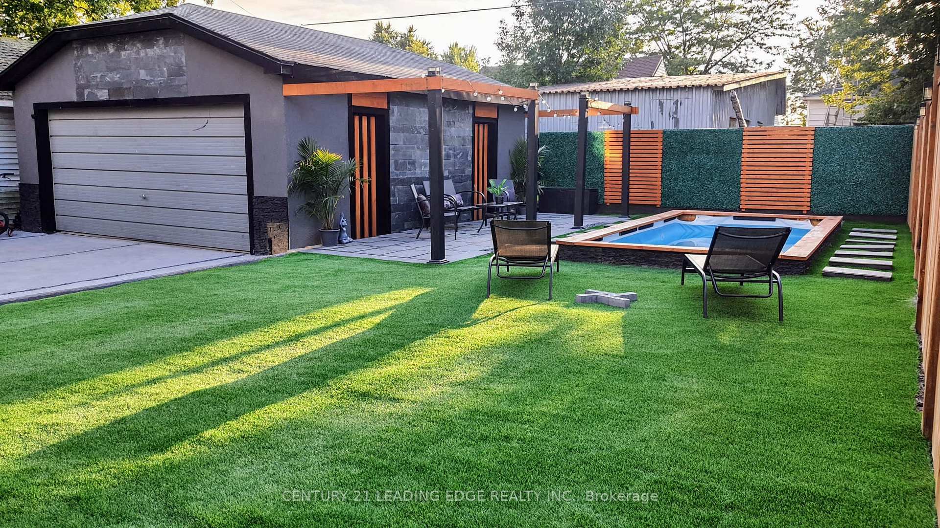 Property Photo: 249 Wallace Avenue S ON L3B 1R7