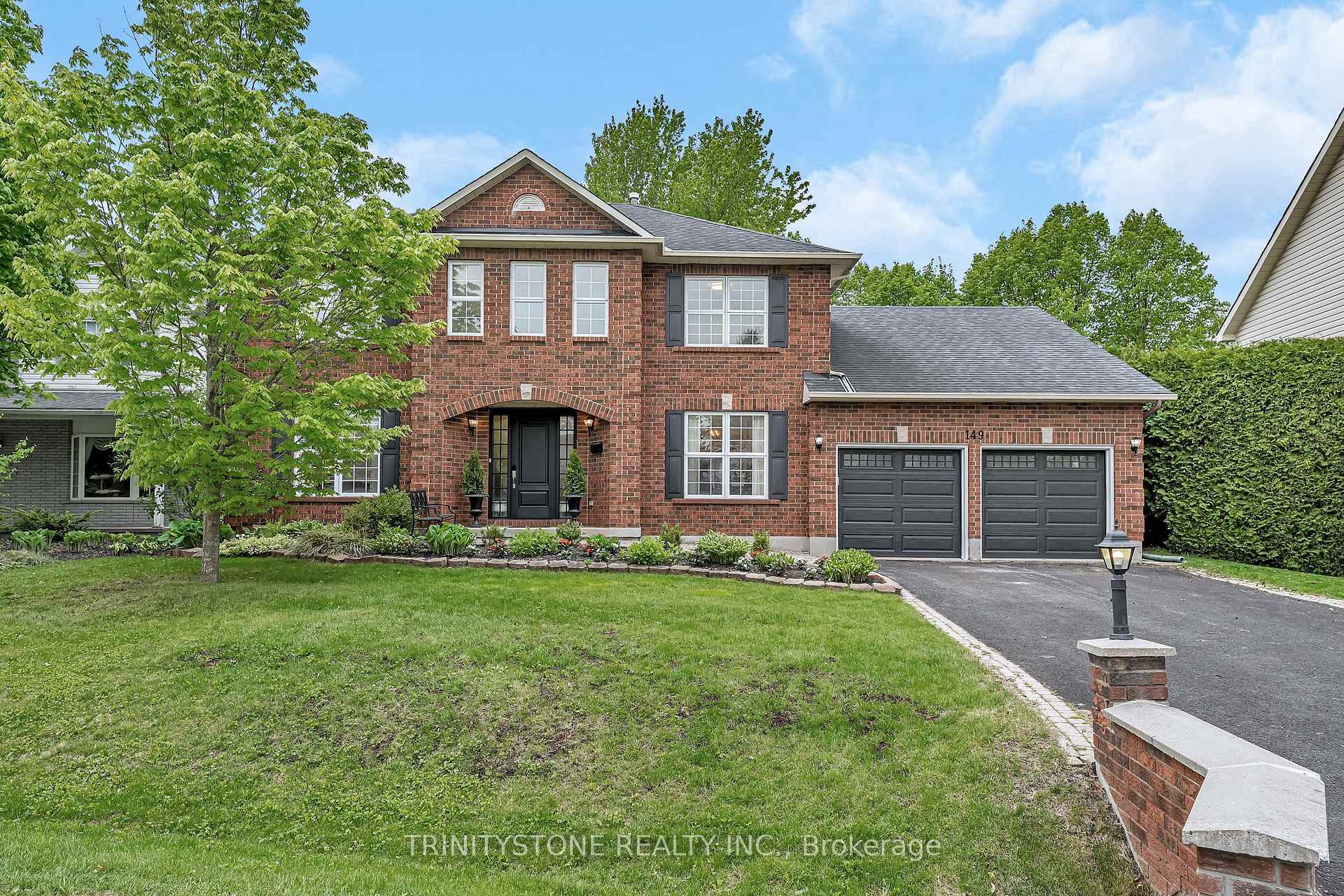 Property Photo: 149 Lanigan Crescent ON K2S 1G9