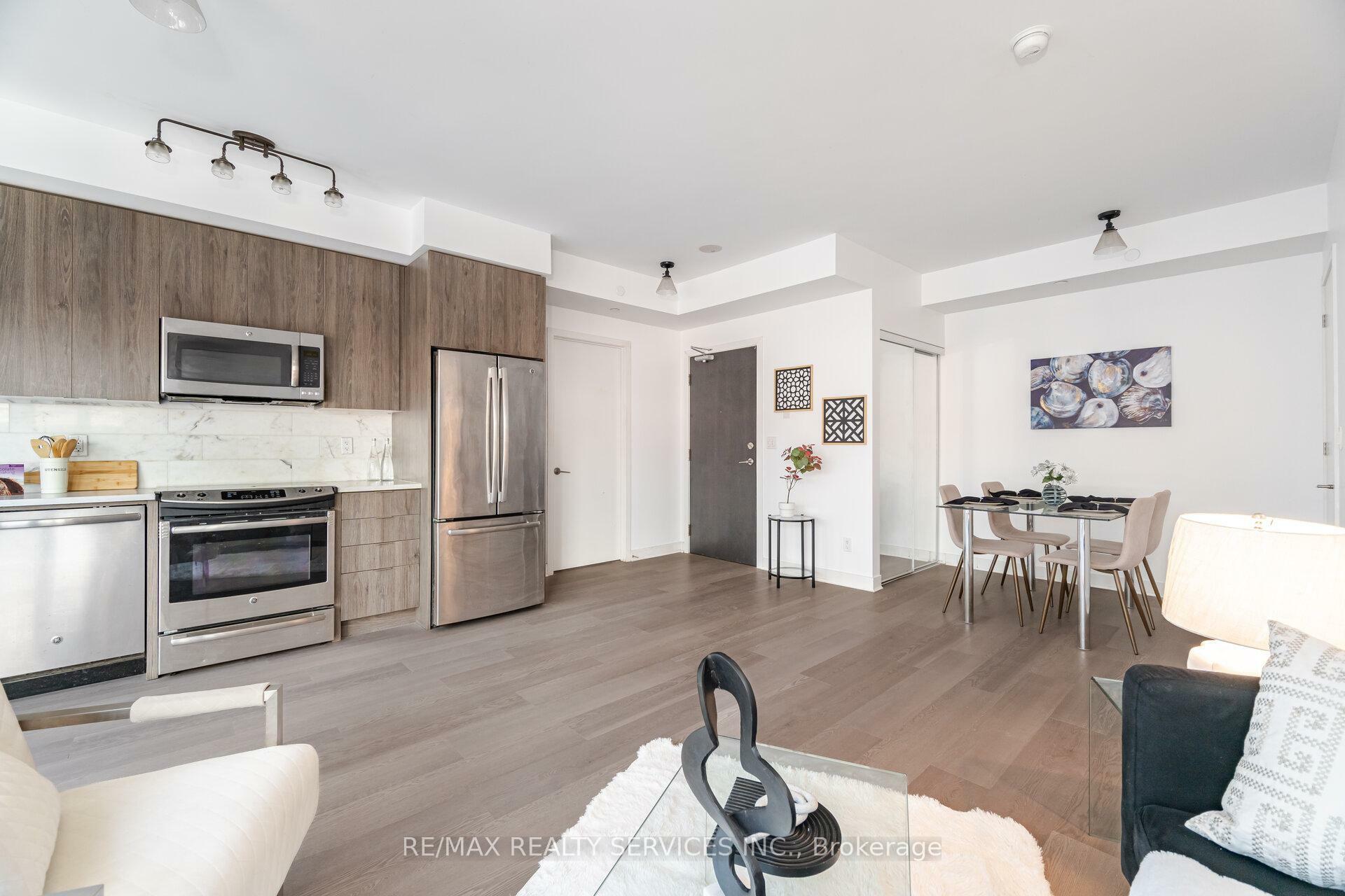 Property Photo: 50 Bruyeres Mews 615 ON M5V 0H8