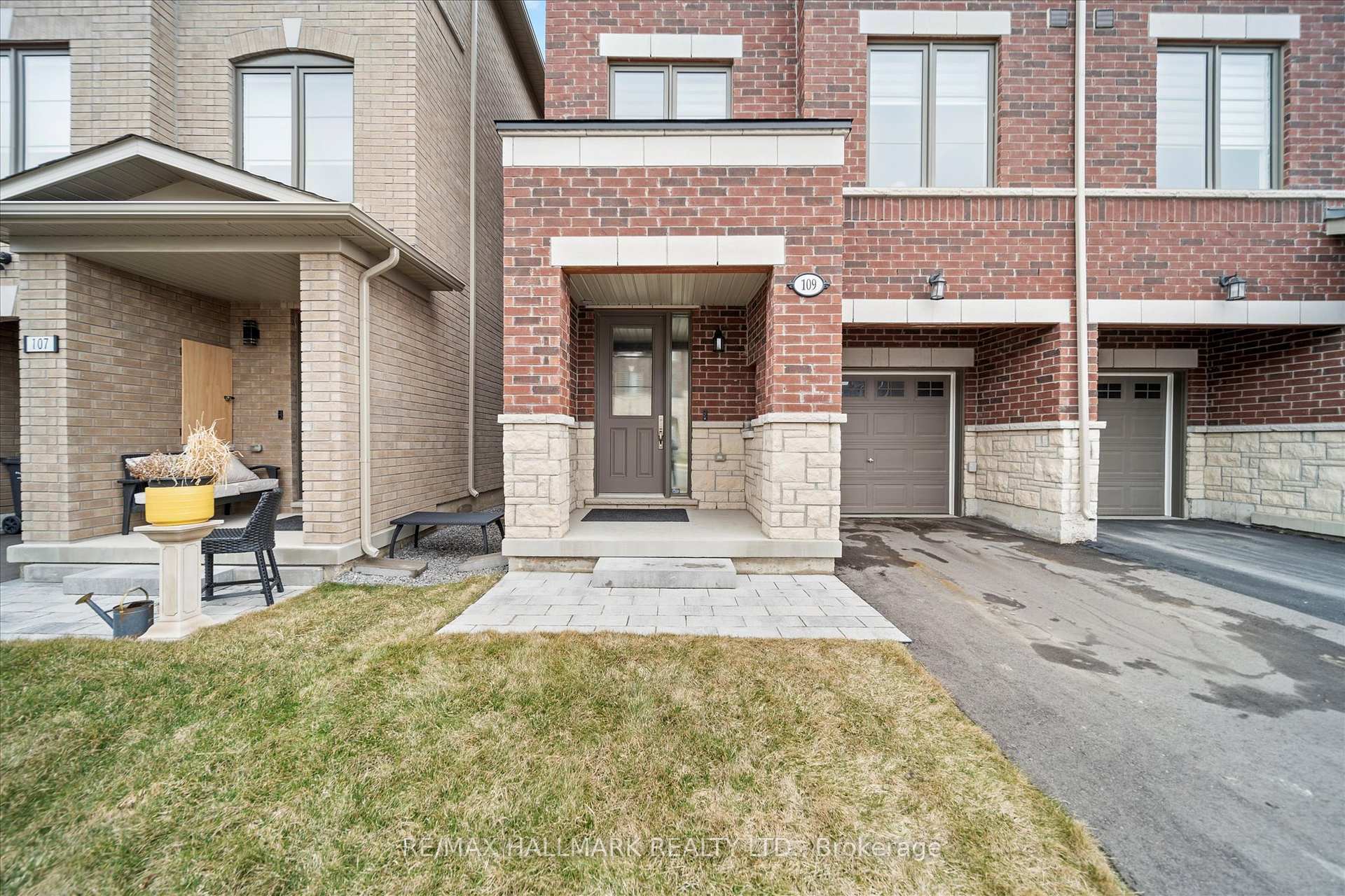 Property Photo:  109 Halliford Place  ON L6P 4N6 