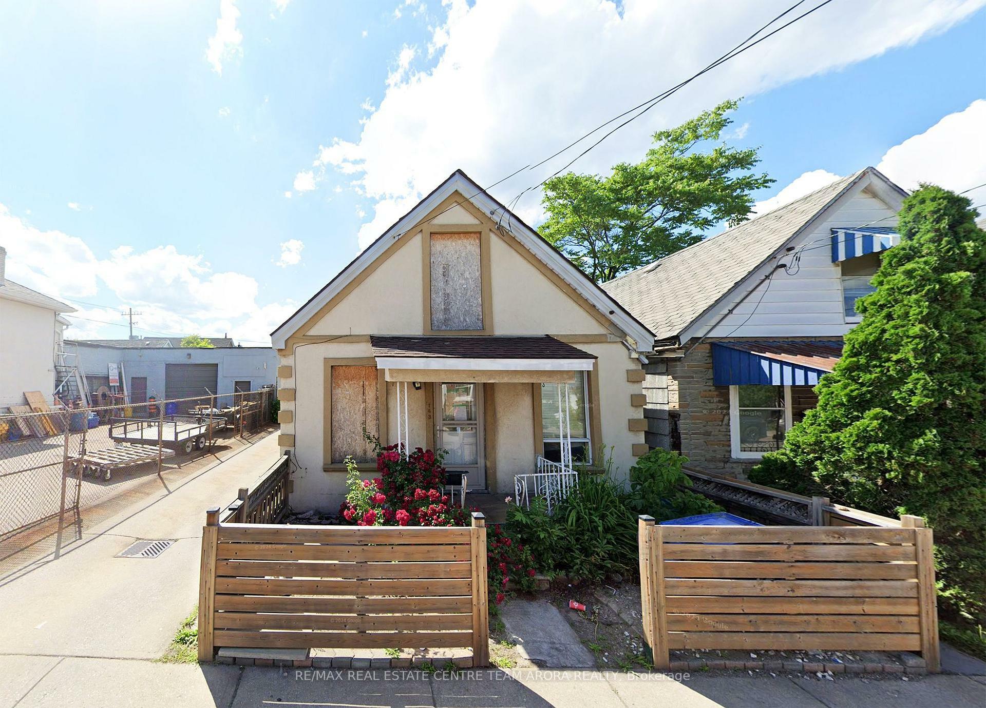 Property Photo: 143 Glendale Avenue N ON L8L 7J9
