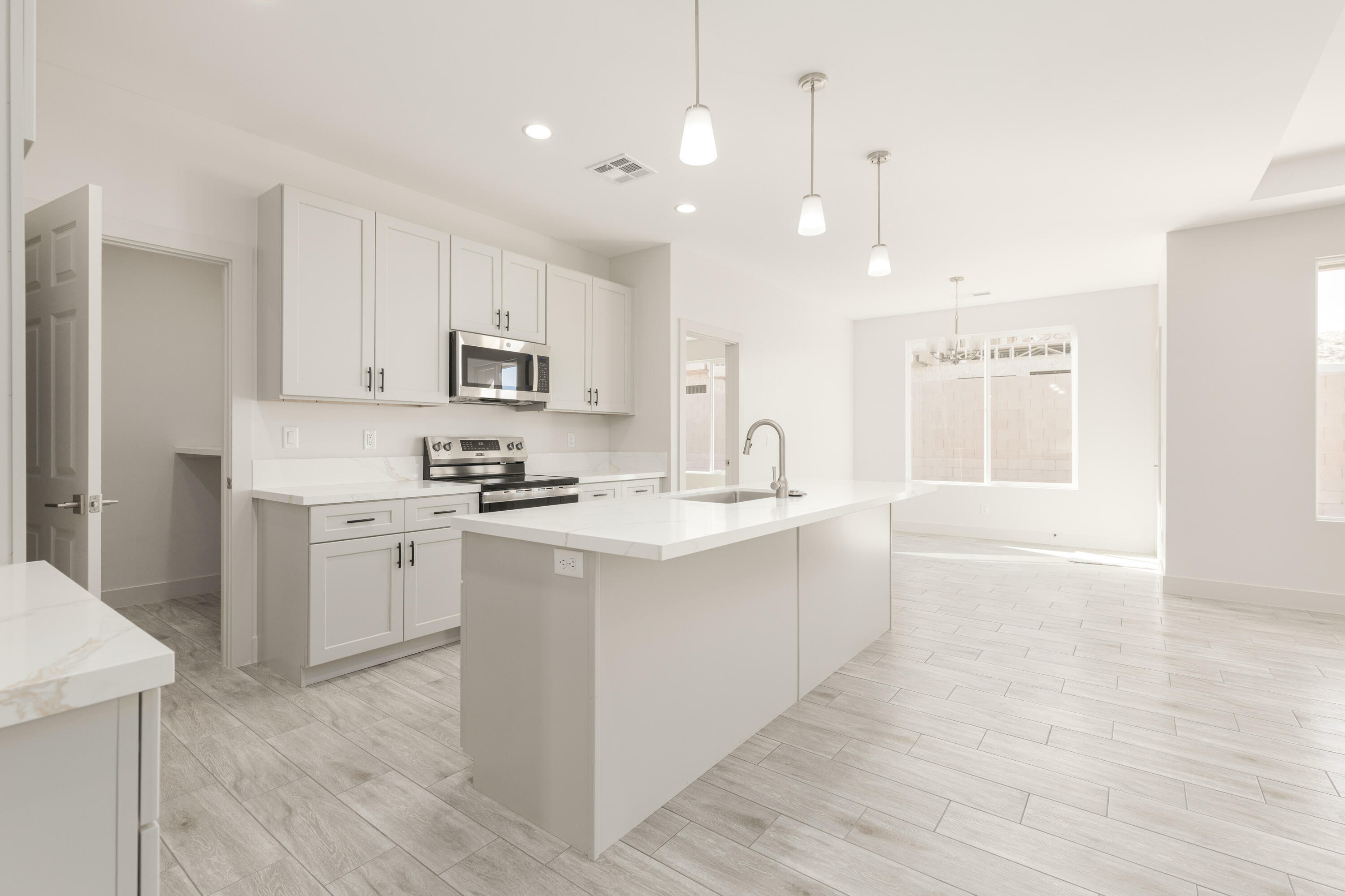 Property Photo: 2175 W 320 S UT 84737