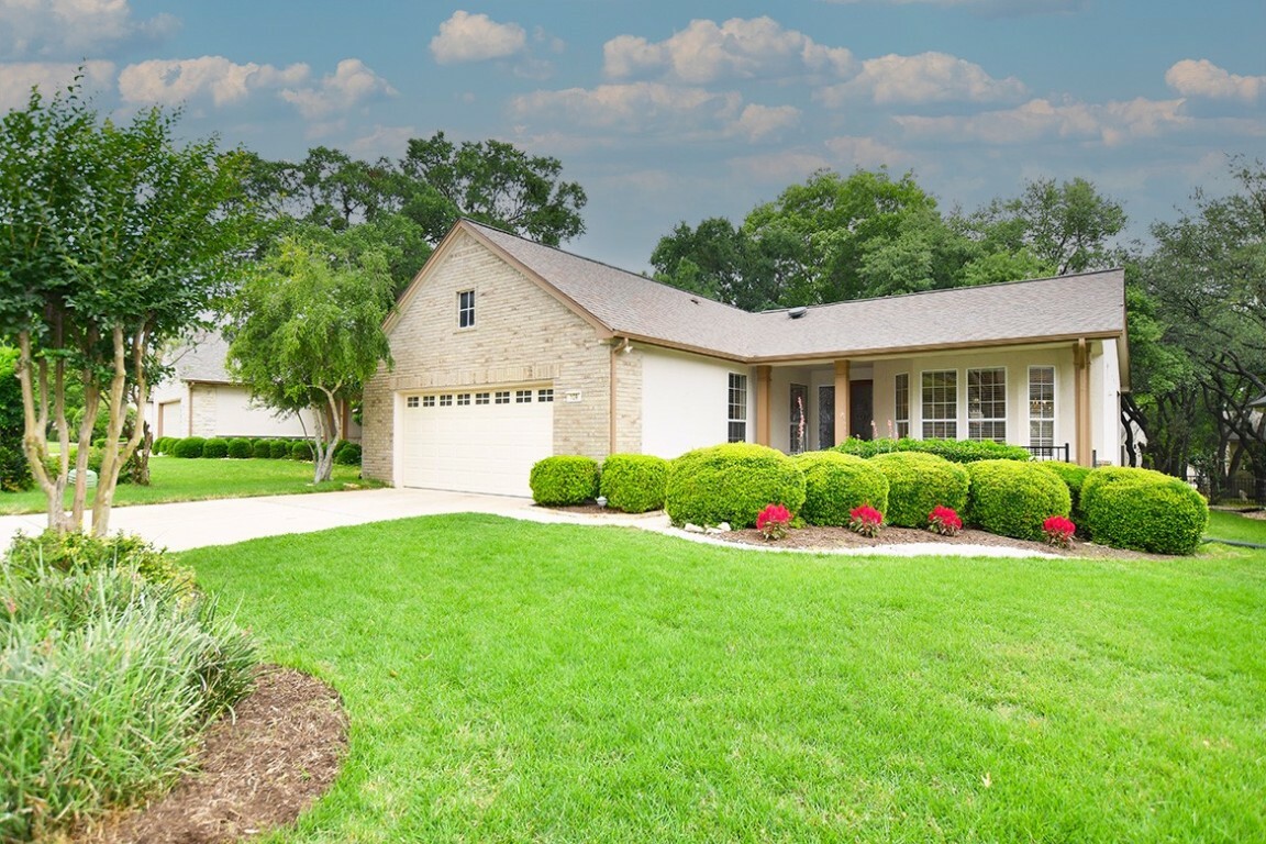 Property Photo: 109 Ruellia Drive TX 78633