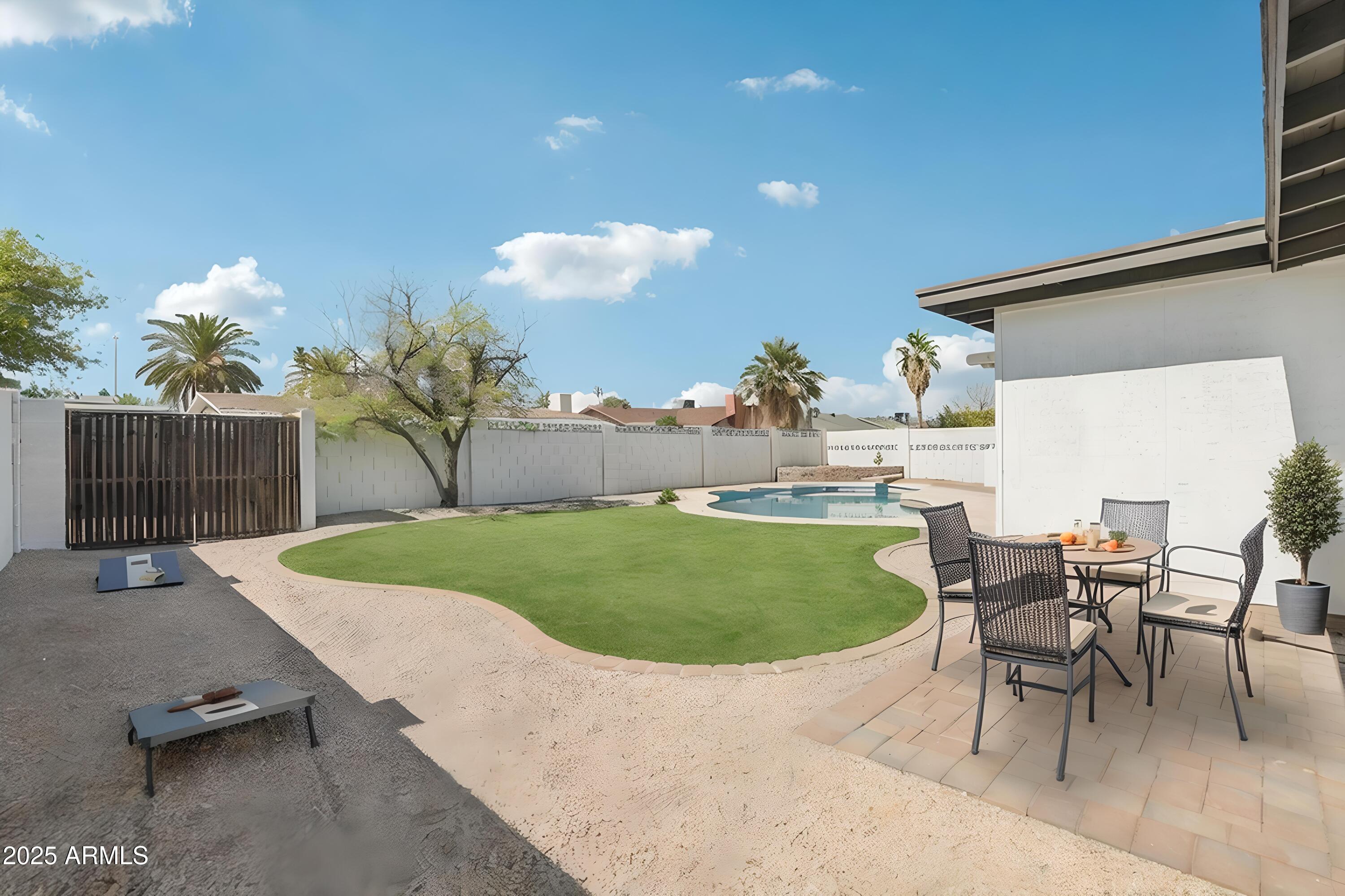 Property Photo: 1653 E Palmcroft Drive AZ 85282