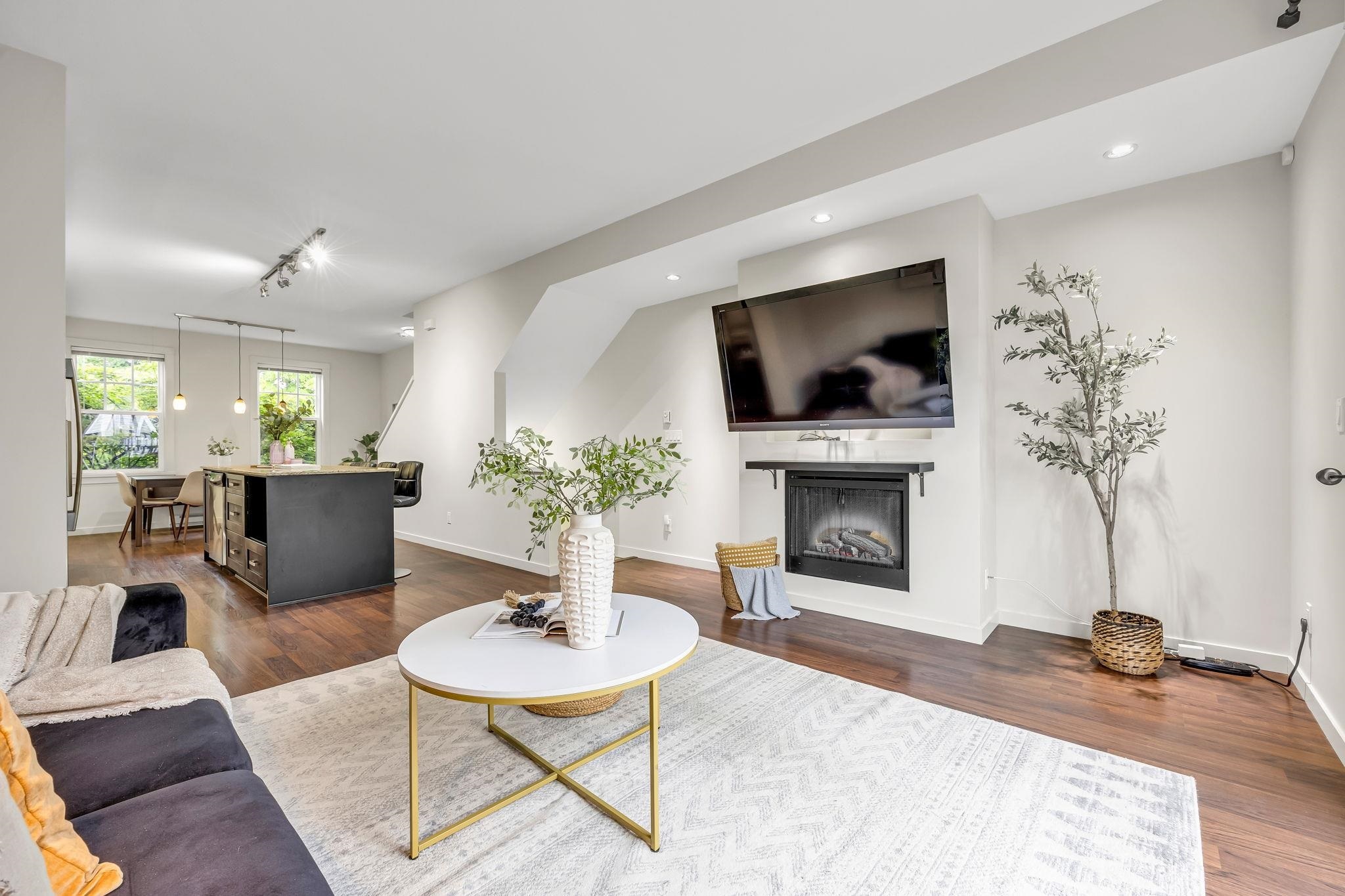 Property Photo: 688 Edgar Avenue 98 BC V3K 0A5