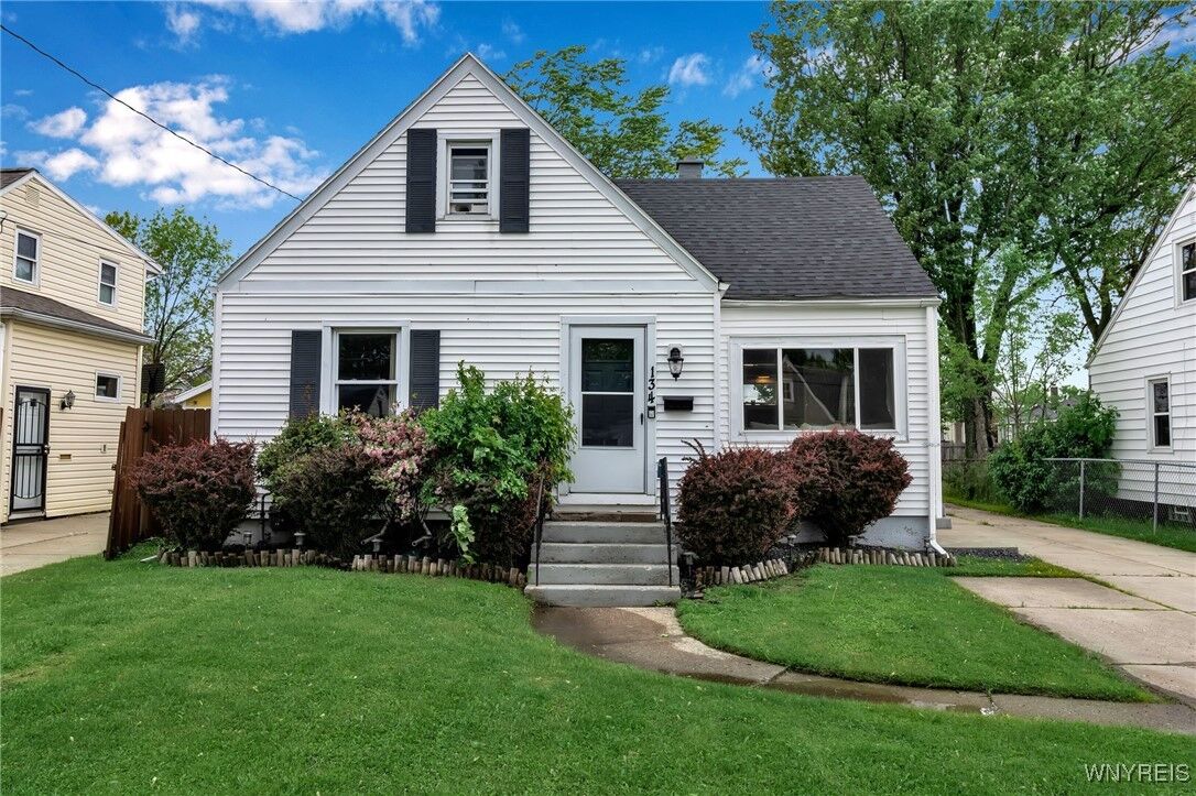 Property Photo:  134 Park Edge Drive  NY 14225 