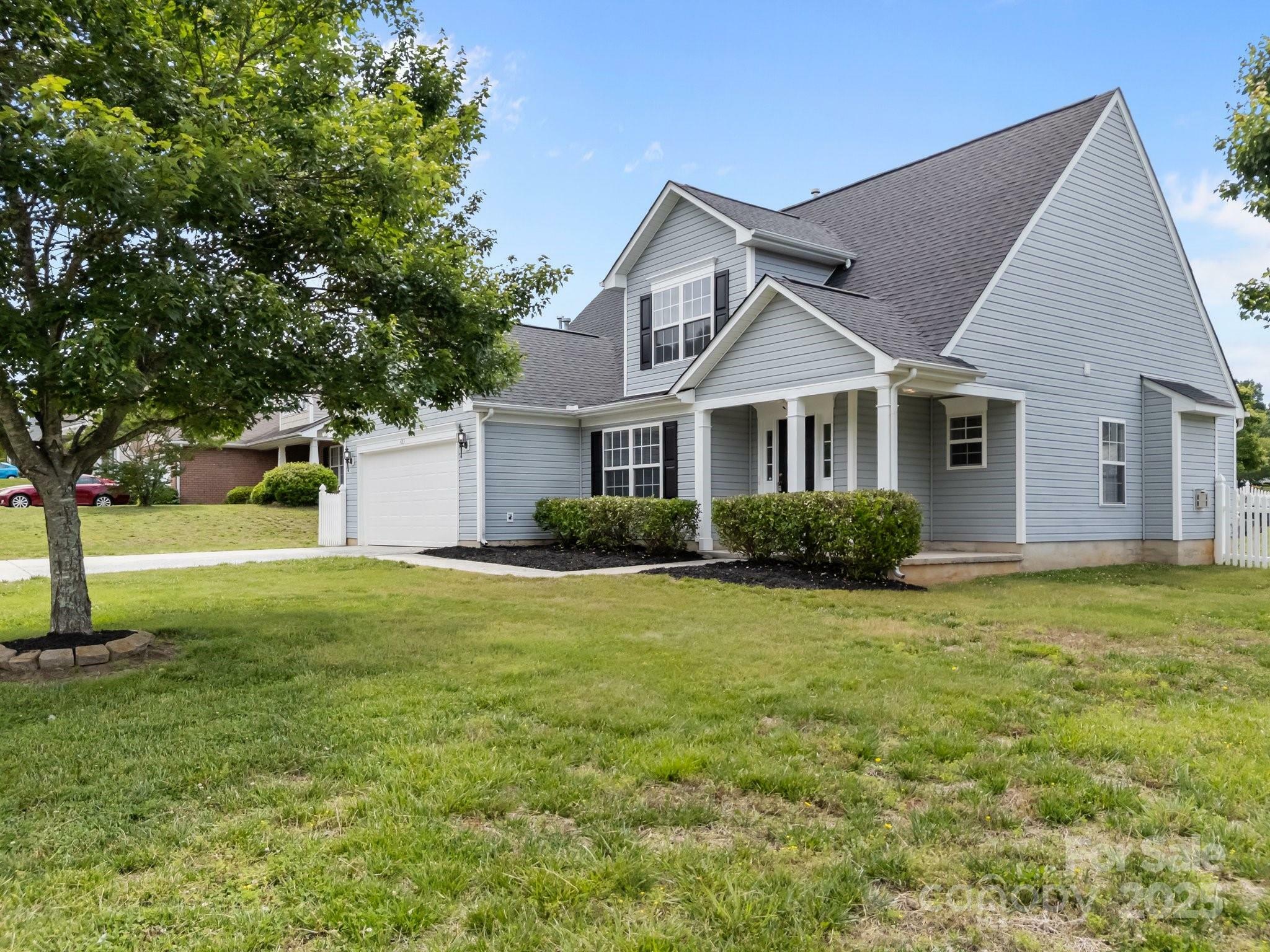 Property Photo: 423 Courtland Court NC 28081
