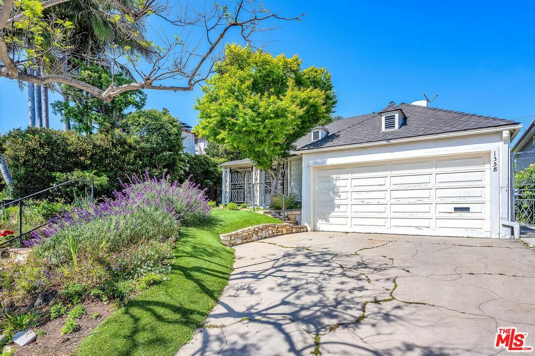 Property Photo: 1358 Woodruff Ave CA 90024