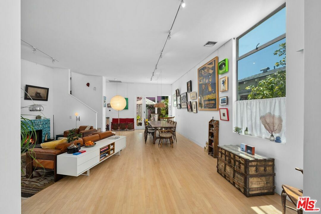 Property Photo: 1314 Cabrillo Ave CA 90291