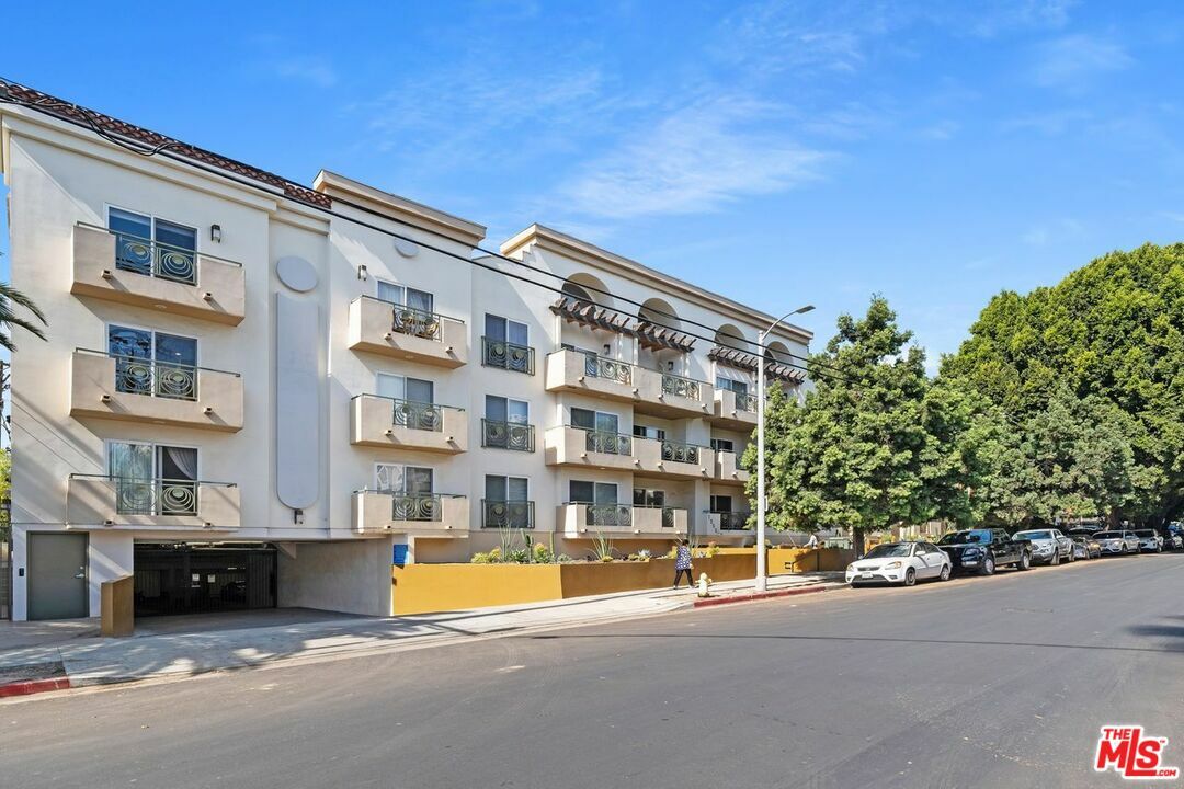 1353 N Fuller Ave  Los Angeles CA 90046 photo