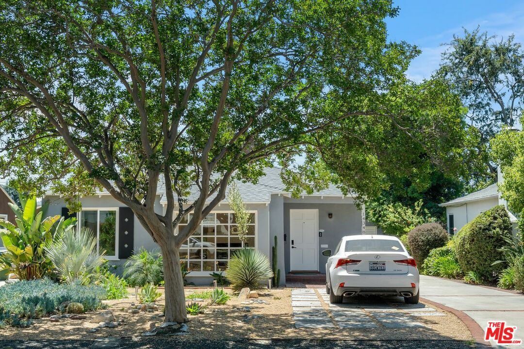 Property Photo: 14348 Collins St CA 91401
