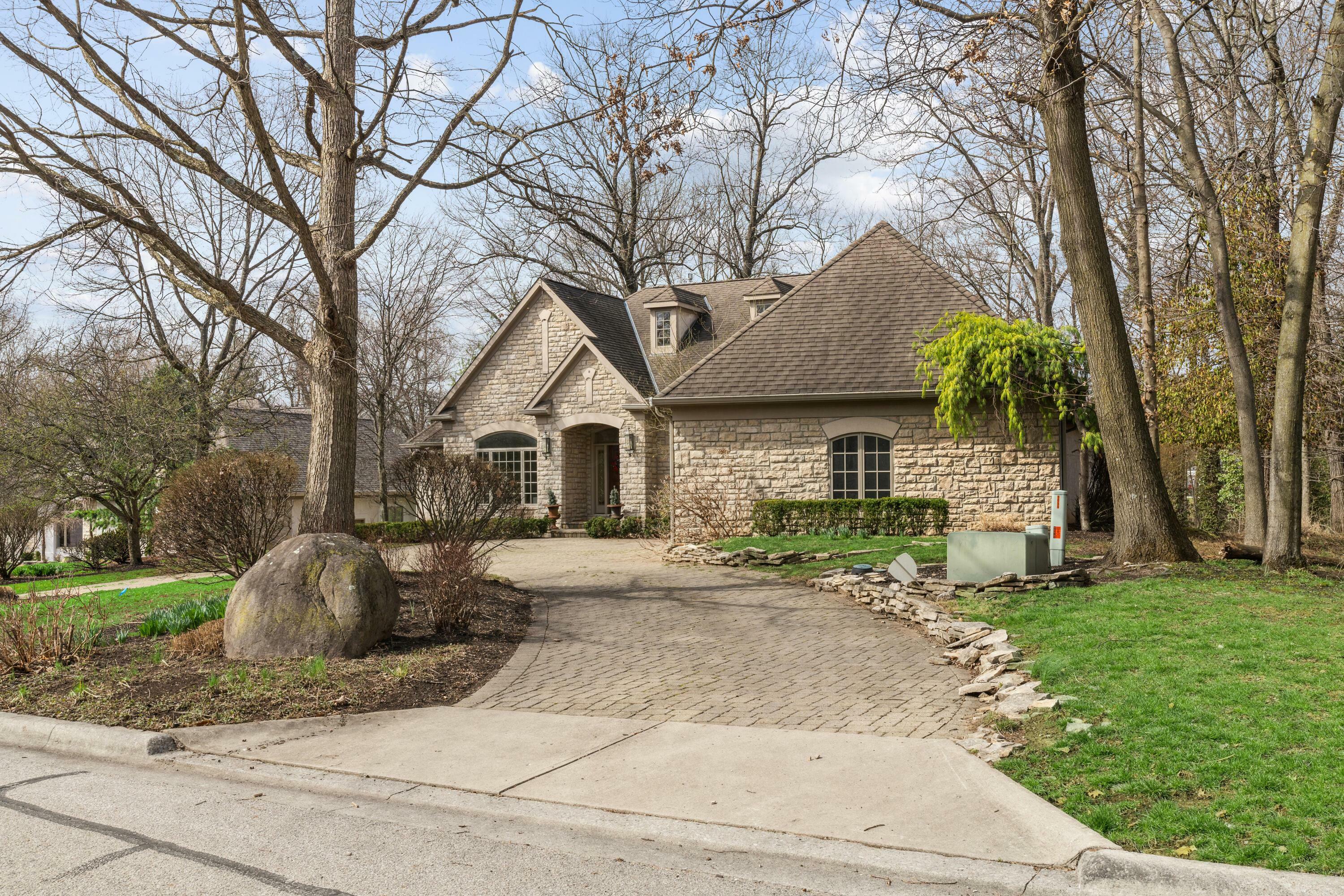 Property Photo: 5055 Slate Run Woods Court OH 43220
