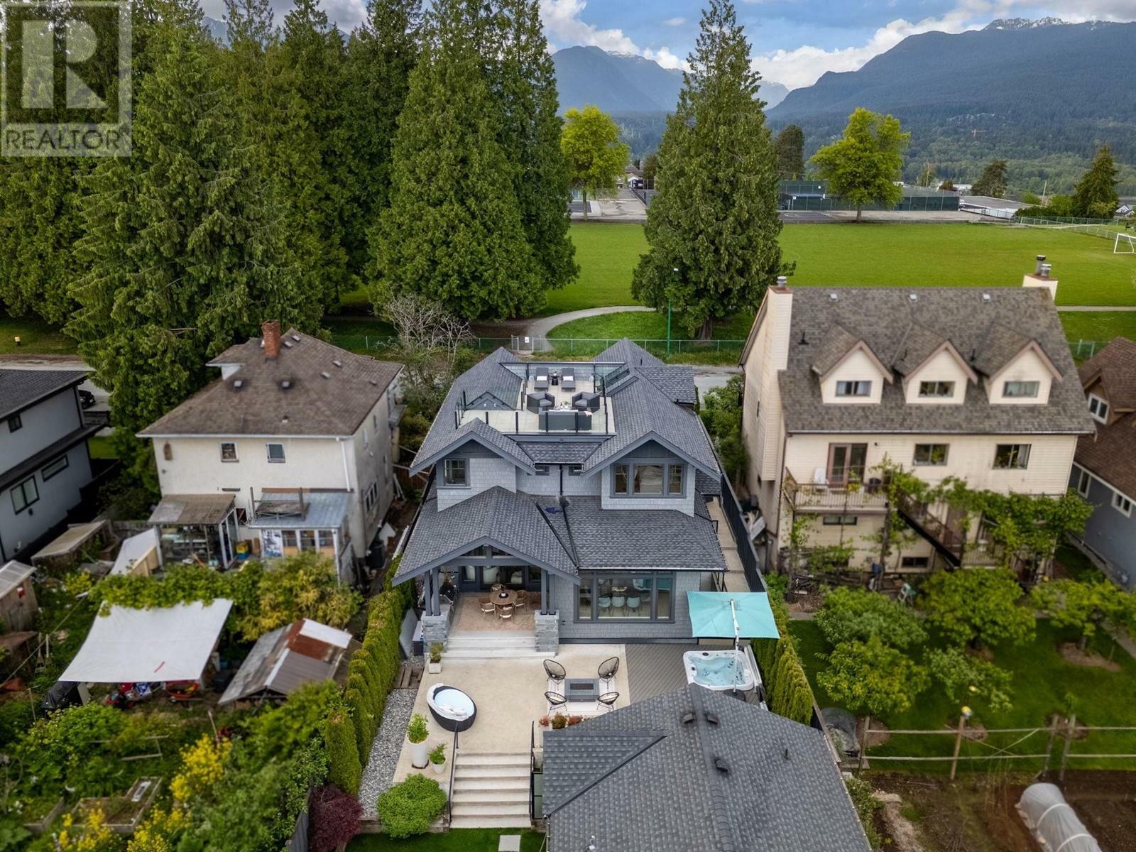 Property Photo: 3836 Eton Street BC V5C 1J4