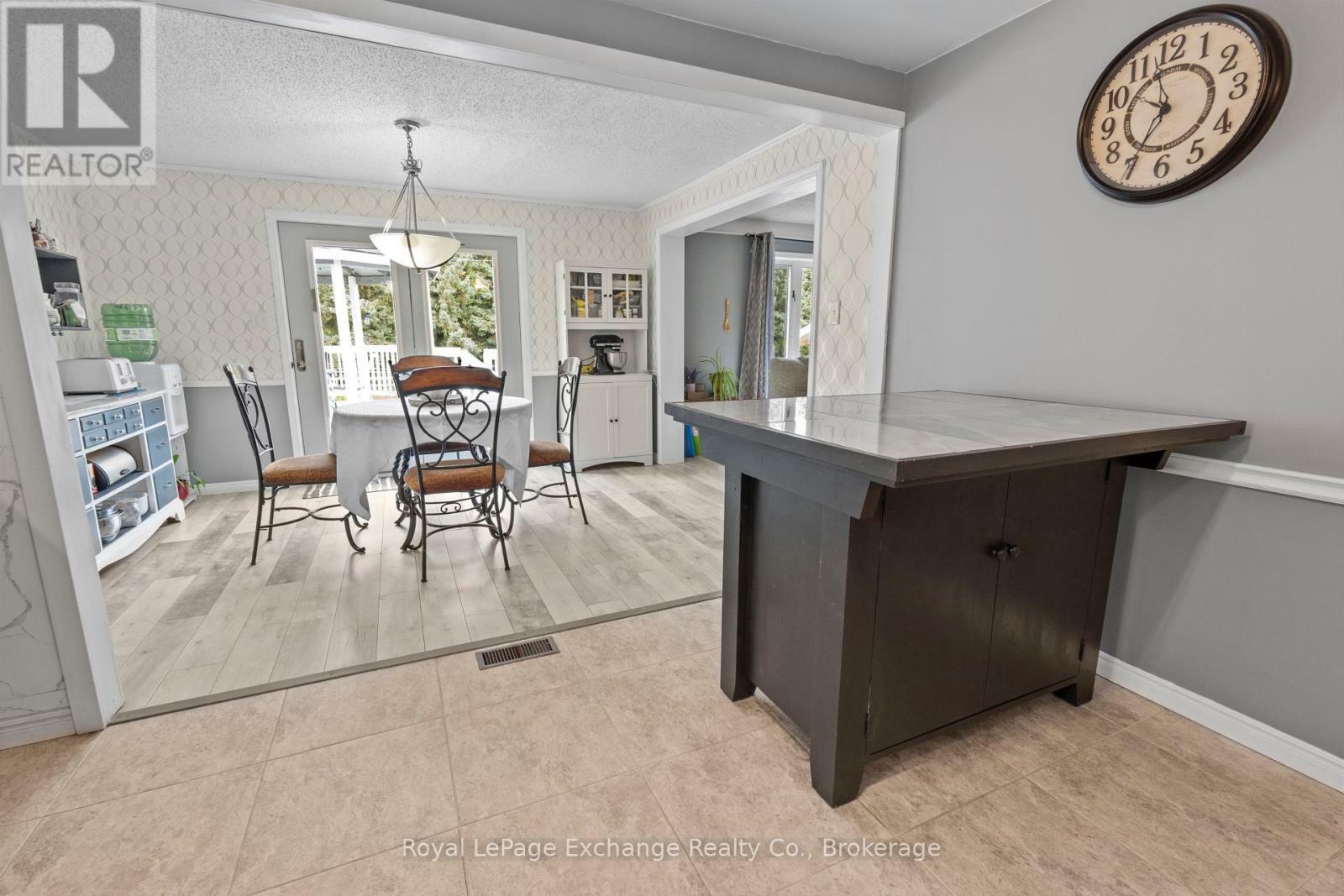 Property Photo: 586 McGaw Drive ON N2Z 1V4