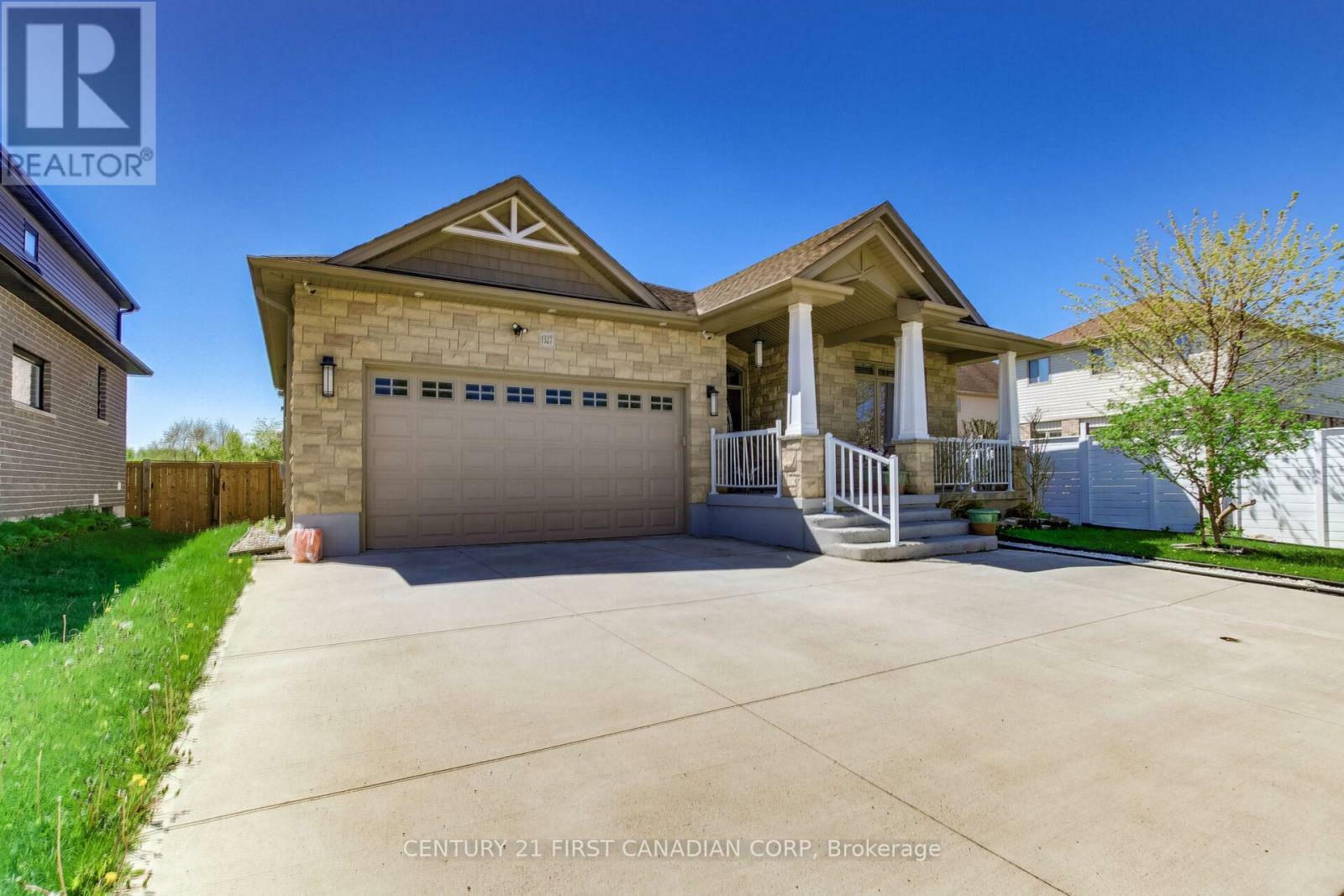Property Photo: 1327 Eagletrace Drive ON N6G 0C4