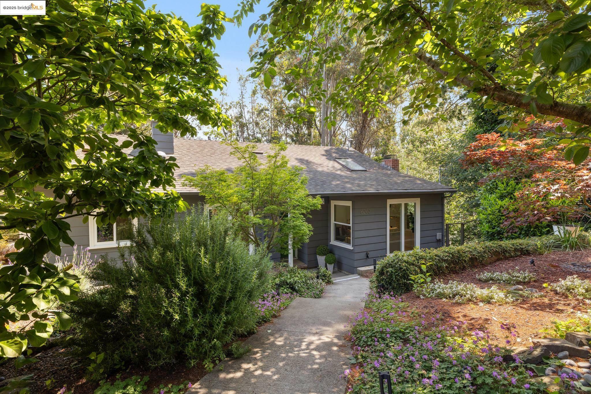 6262 Bullard Dr  Oakland CA 94611 photo