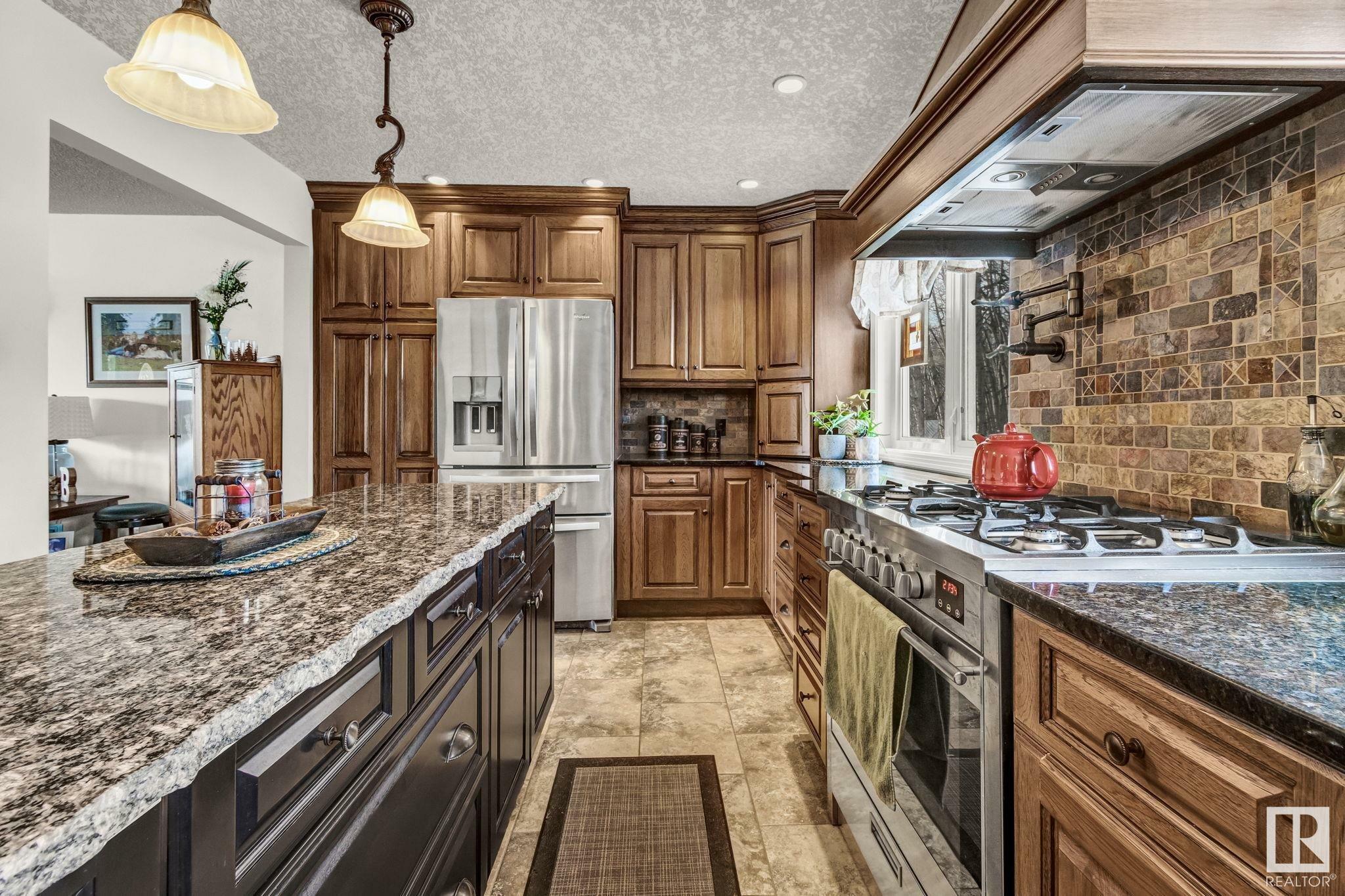 Property Photo:  14-54006 Rge Rd 274  AB T7X 3S8 