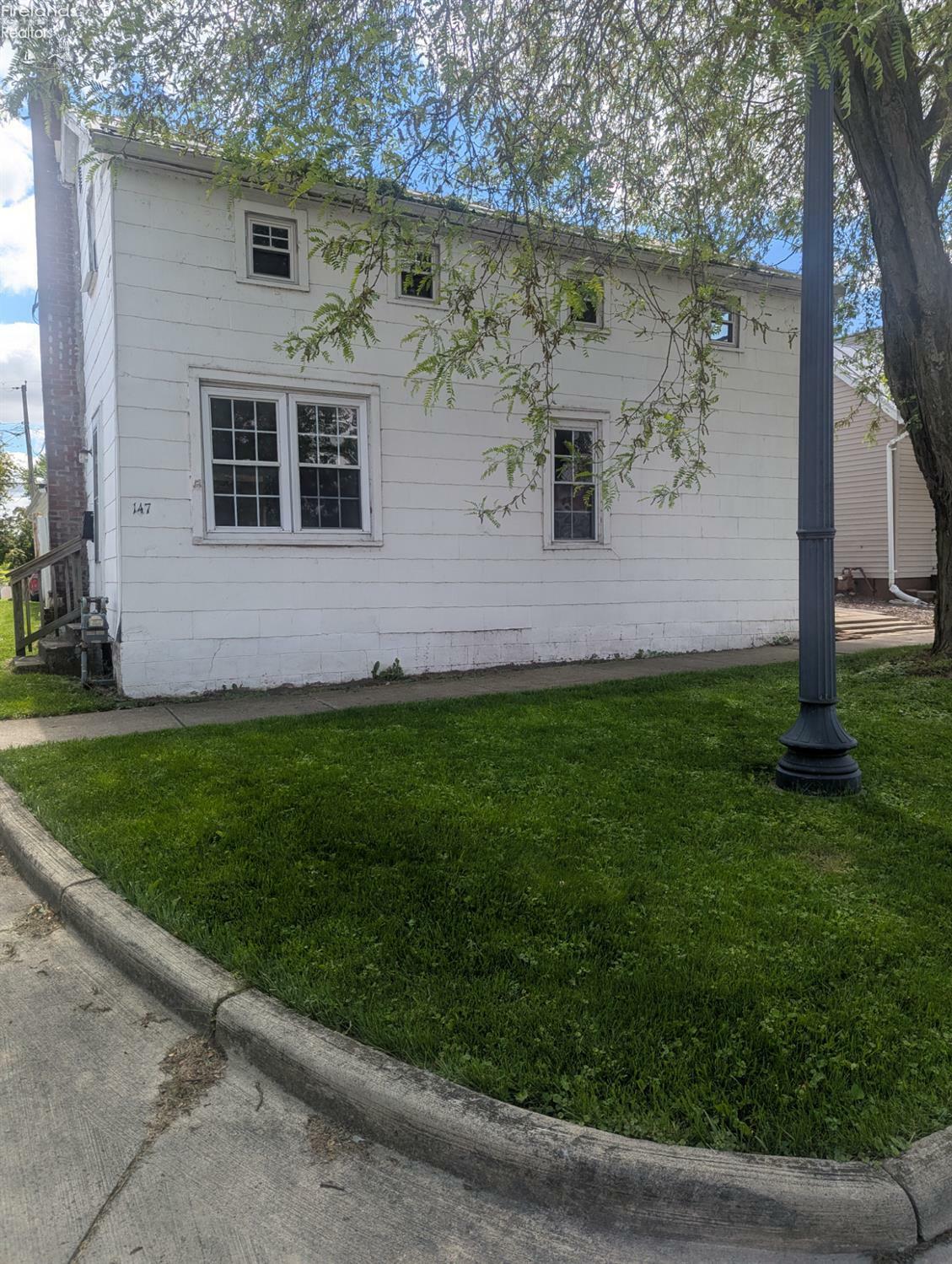 147 S Sandusky Street  Tiffin OH 44883 photo