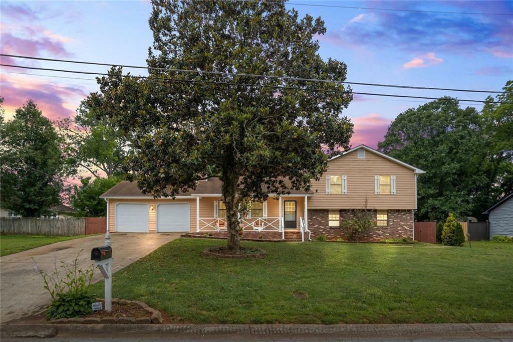 Property Photo: 618 Summerville Drive GA 30046