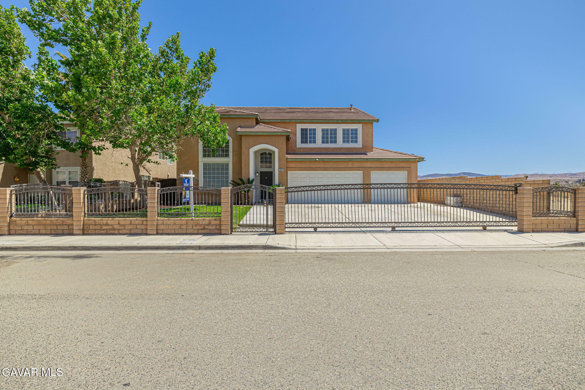 Property Photo: 5604 Kingman Drive CA 93552