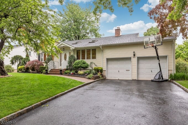 Property Photo: 55 Nomahegan Ct NJ 07016
