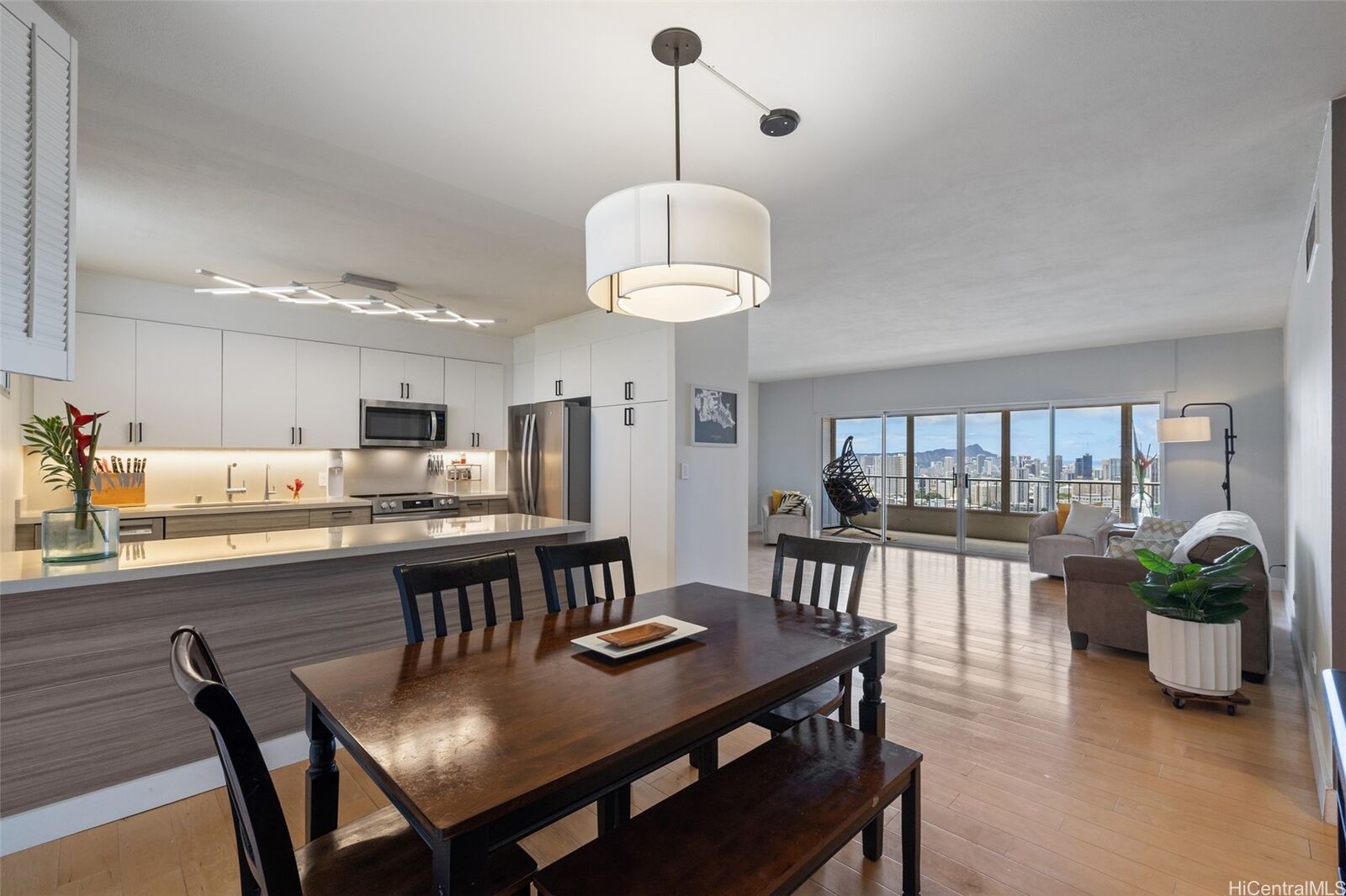 Property Photo:  999 Wilder Avenue 1603  HI 96822 