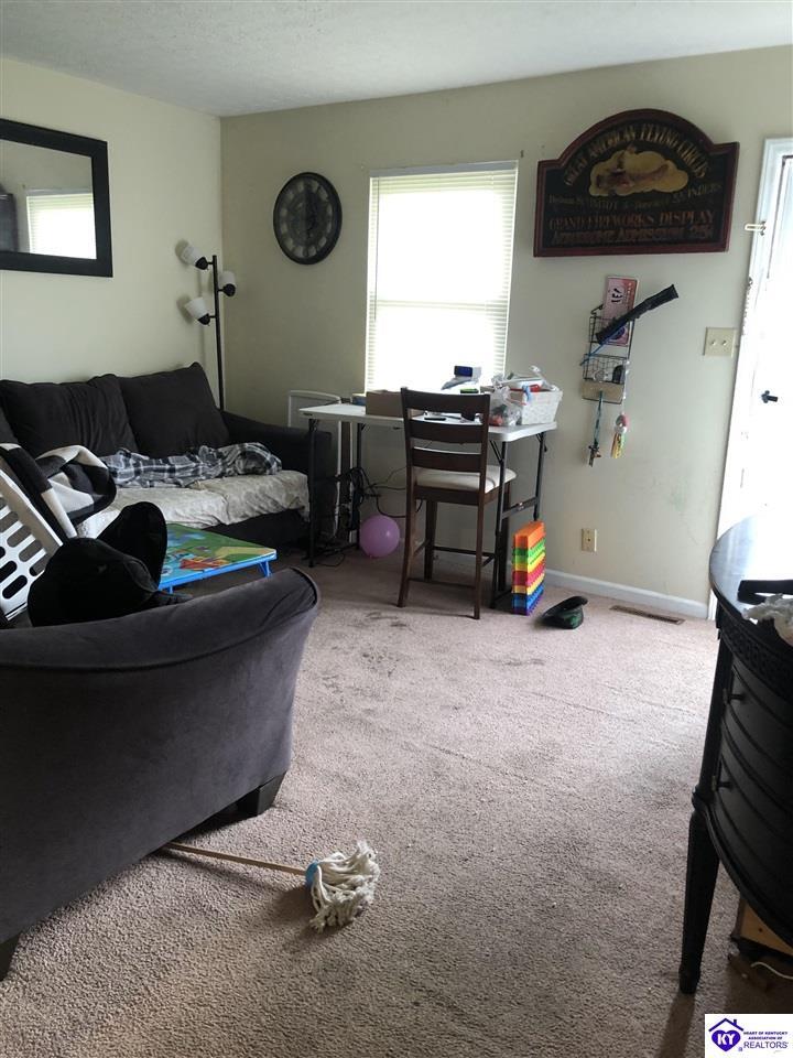 Property Photo: 1469 Kingswood Way KY 40160