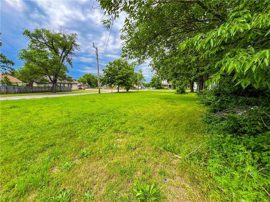 Property Photo:  921 W Main Street  KS 67301 
