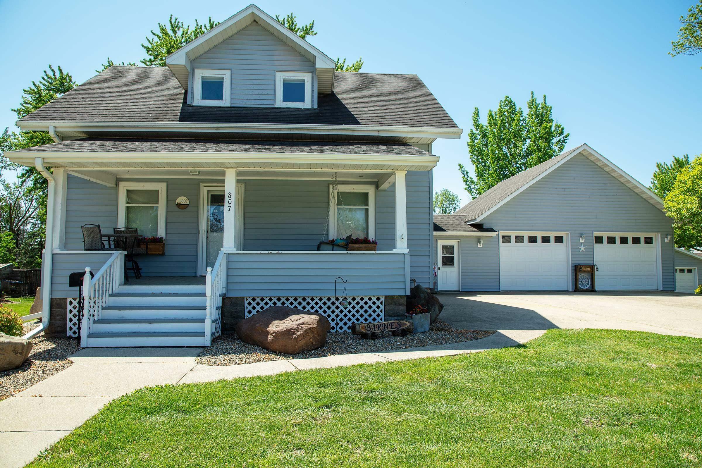 Property Photo: 807 W 3rd Street IA 50674