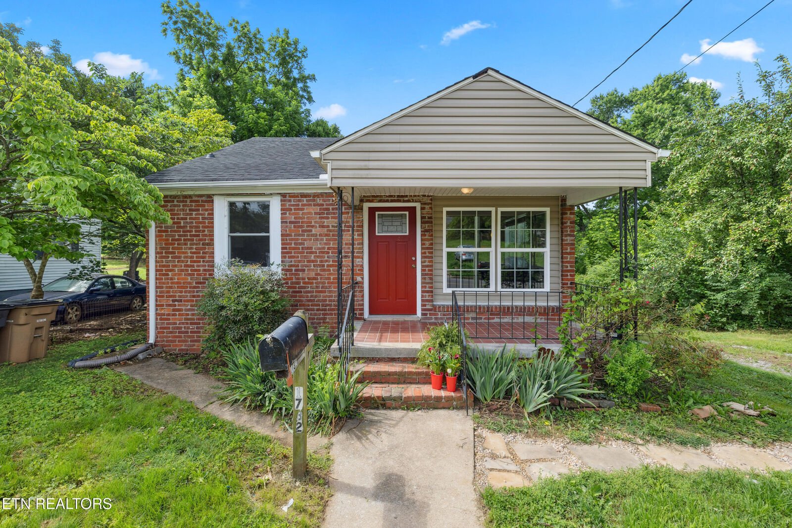 Property Photo: 1732 Beaumont Ave TN 37921