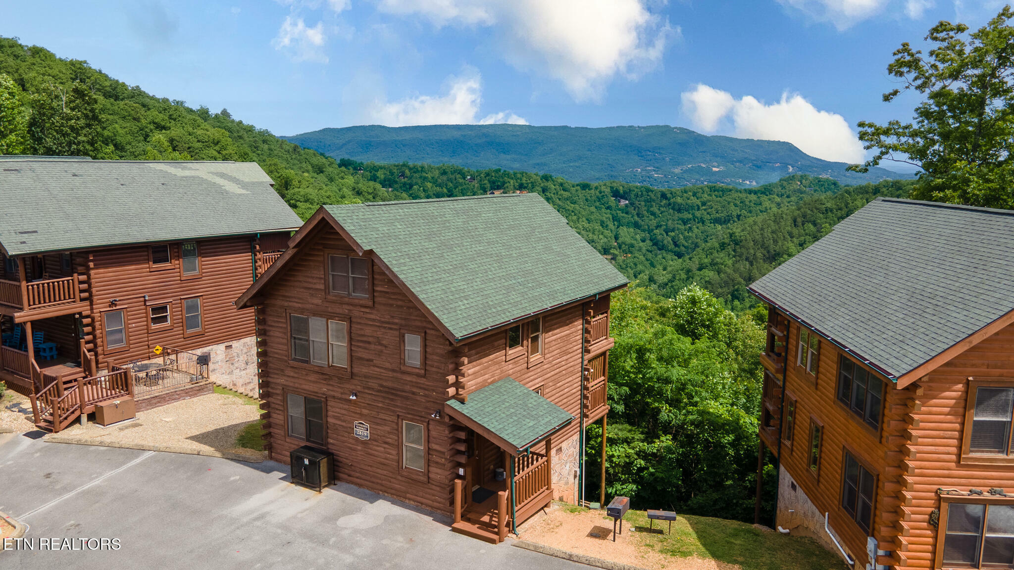 Property Photo: 2819 White Oak Ridge Lane TN 37862