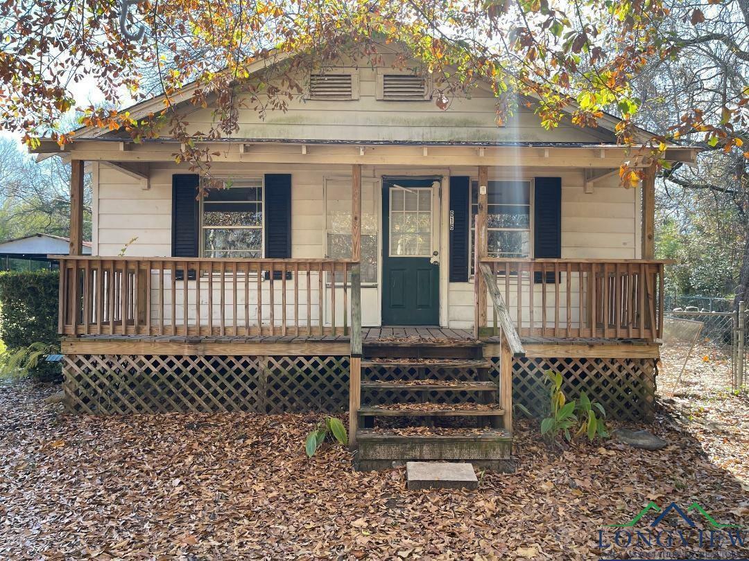 Property Photo: 616 W Center Street TX 75693