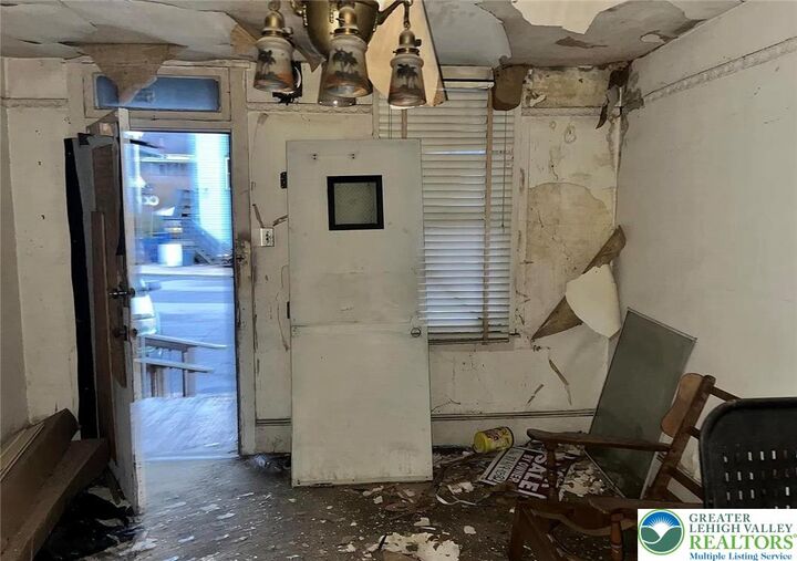 Property Photo:  115 N Locust Street  PA 17851 