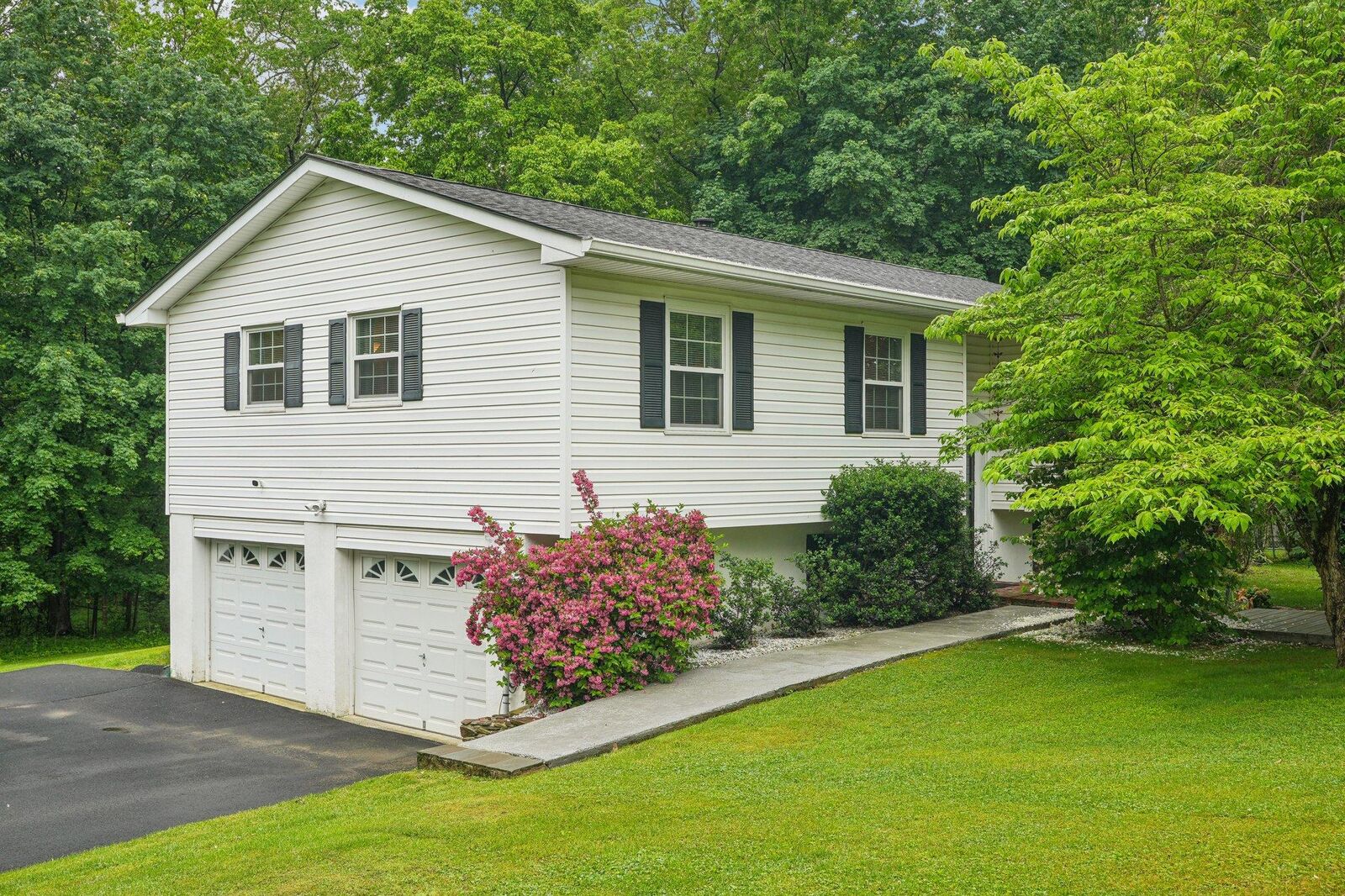 Property Photo:  14 Maywood Road  NY 12550 