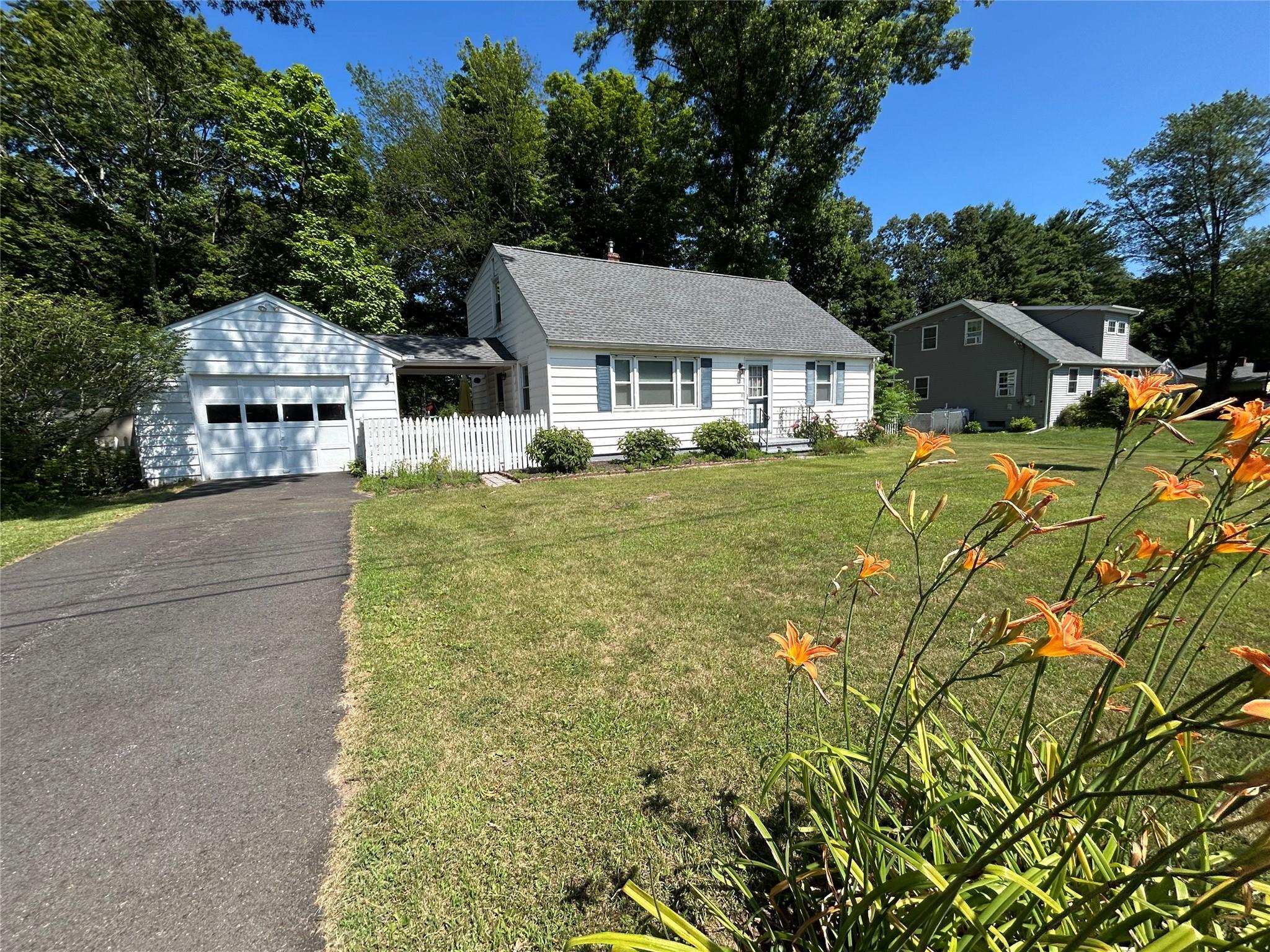 Property Photo:  1 Huguenot Road  NY 12486 