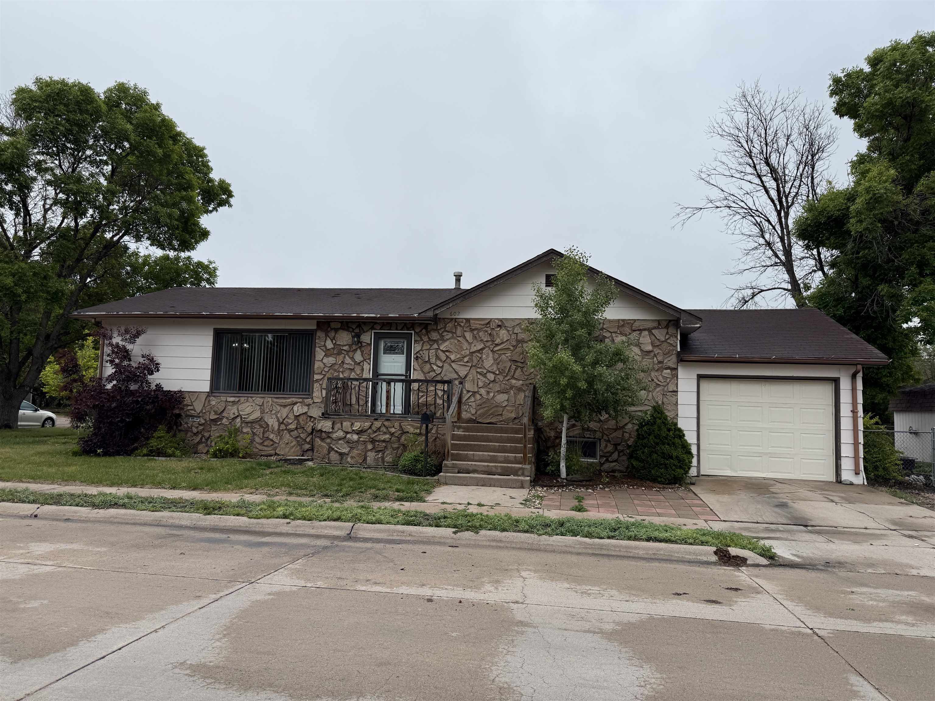 Property Photo:  602 N Sherman  NE 69101 