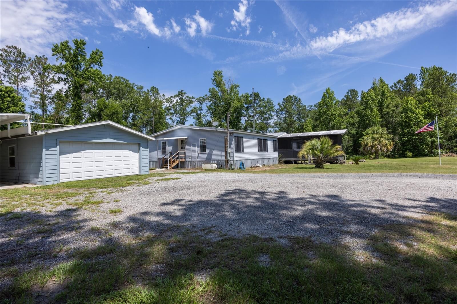 Property Photo: 16630 NW 57th Way FL 32653