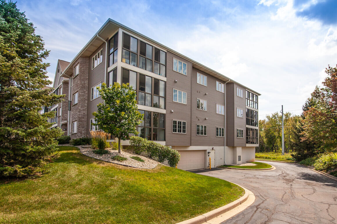 Property Photo:  211 Oconomowoc Pkwy  WI 53066 