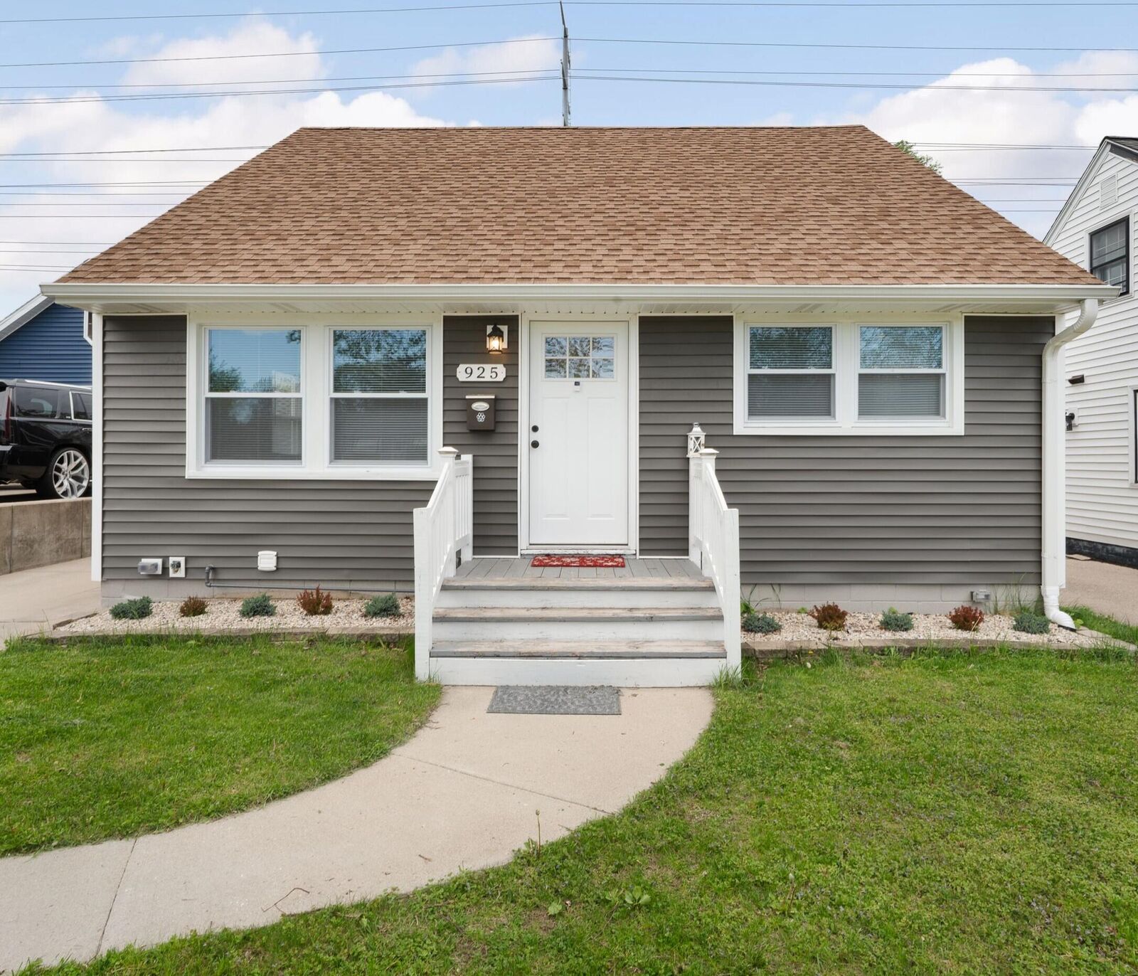 Property Photo:  925 S 98th St  WI 53214 