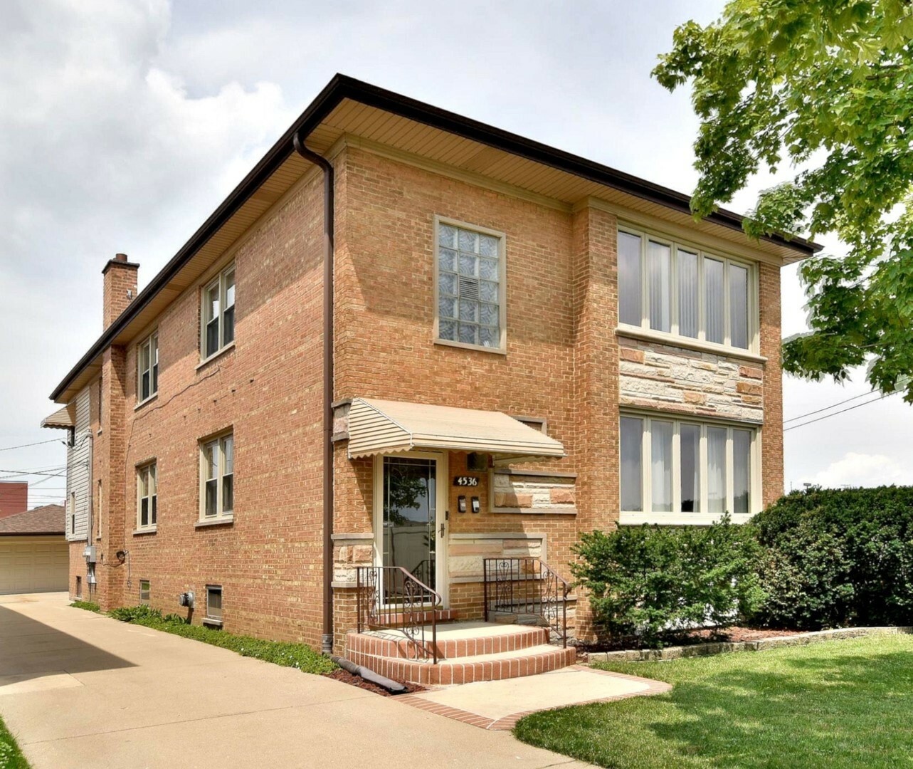 Property Photo: 4536 N Nottingham Avenue 1 IL 60706