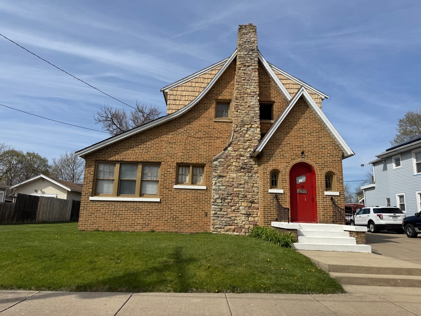 Property Photo:  610 E Benton Street  IL 60505 
