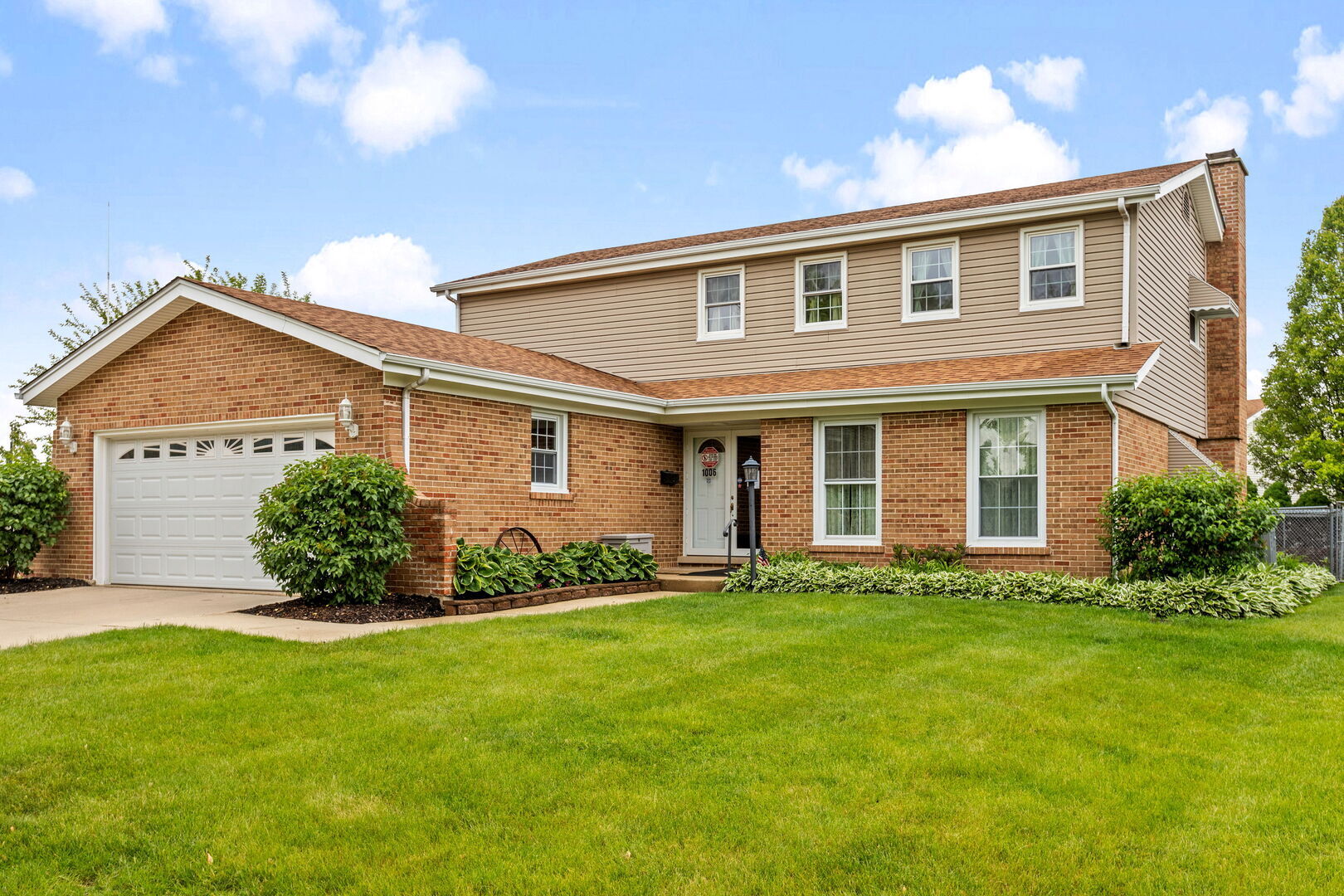 Property Photo: 1006 E Cooper Drive IL 60074