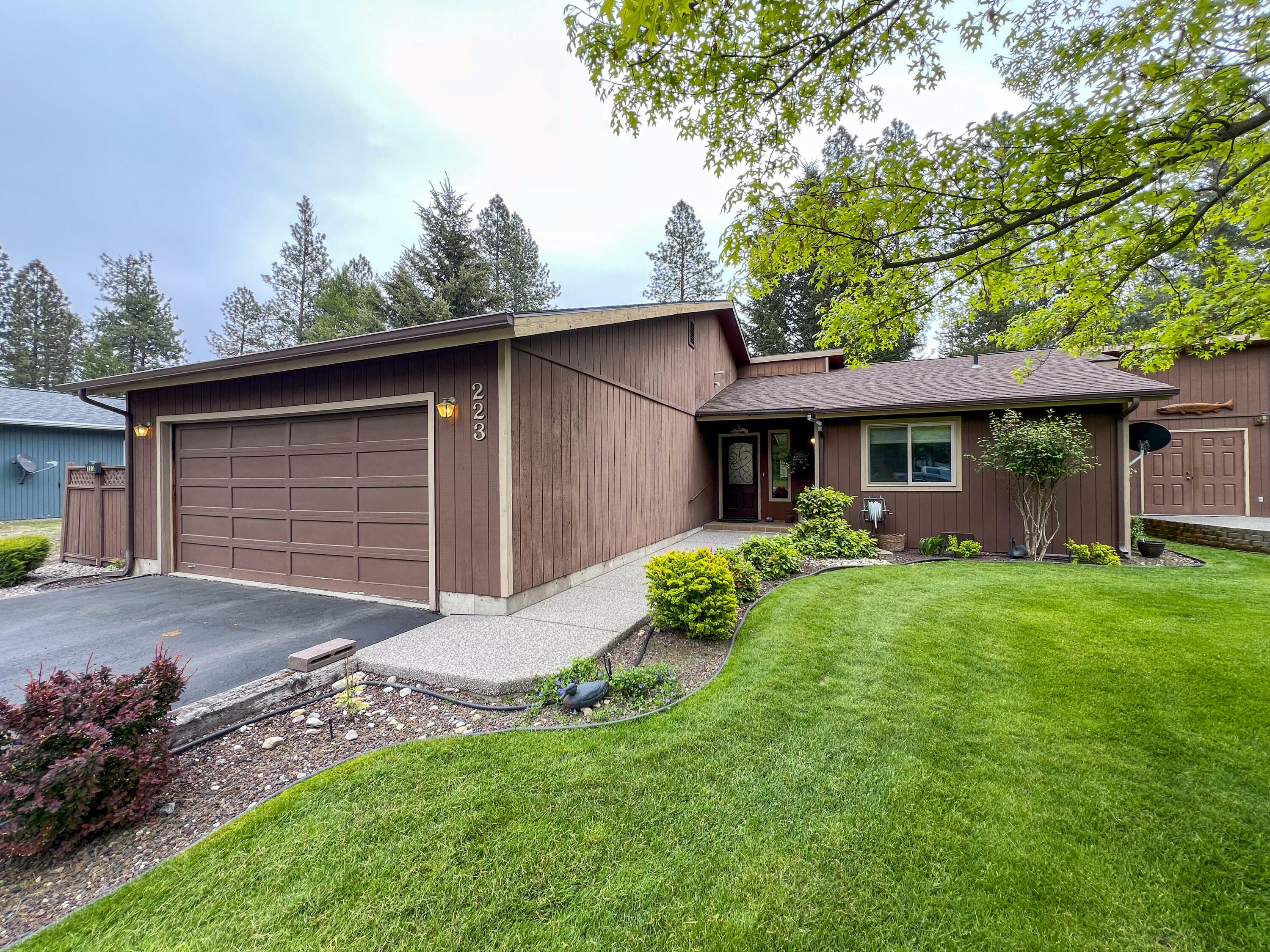 Property Photo: 223 Eagle Dr WA 99109