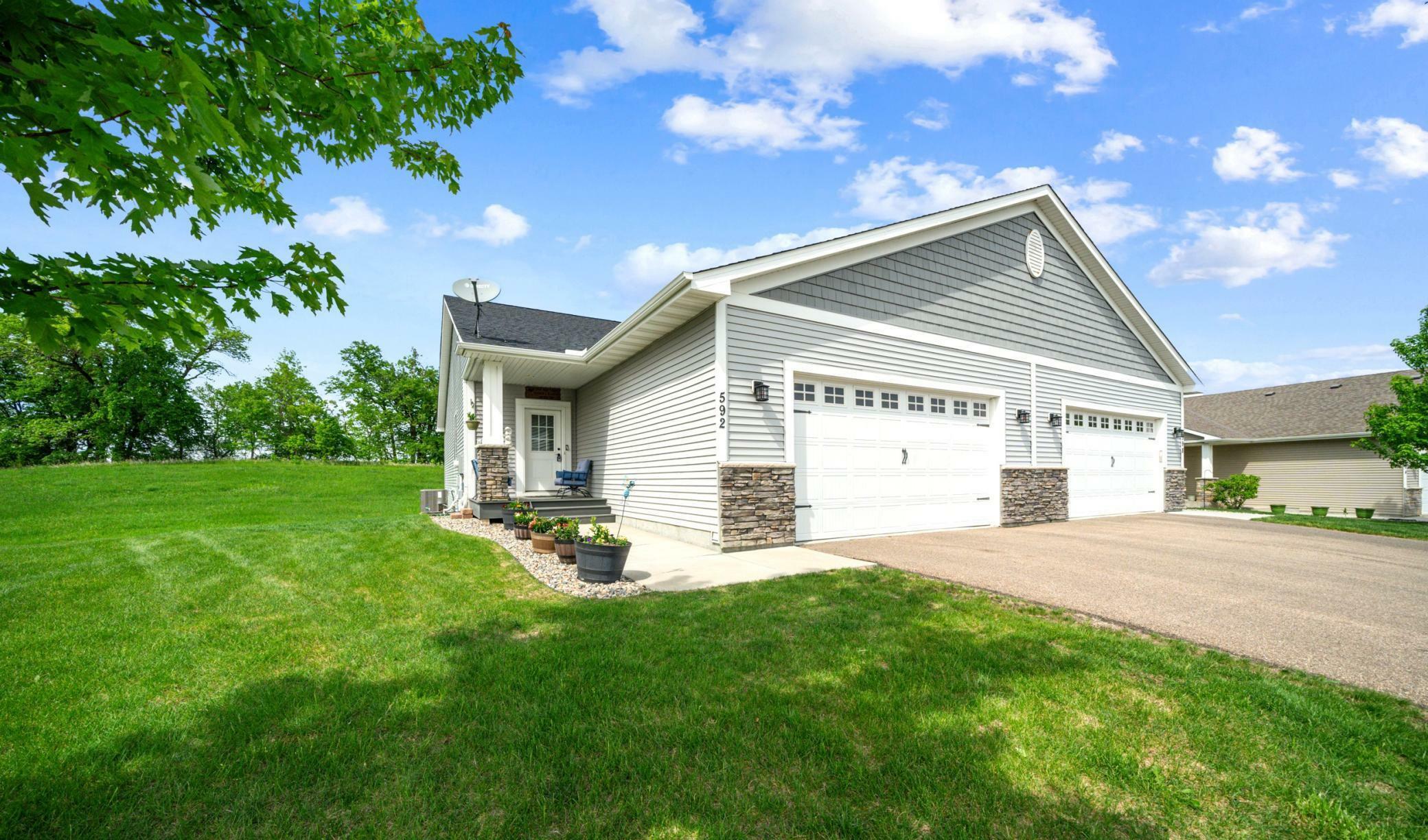 Property Photo:  592 Shoreview Lane  MN 55397 